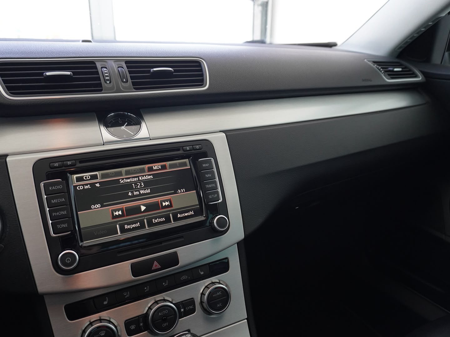 VW Passat Variant 1.4 TSI BMT Highline DSG-image-7