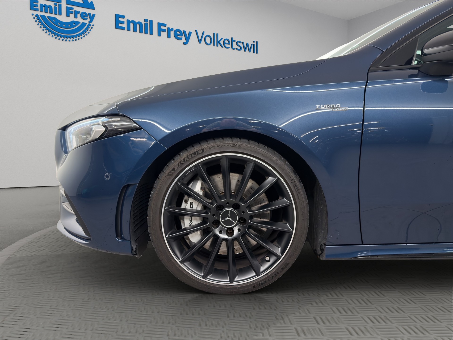 MERCEDES-BENZ A-Klasse A 35 AMG 4matic-showroom-element-3