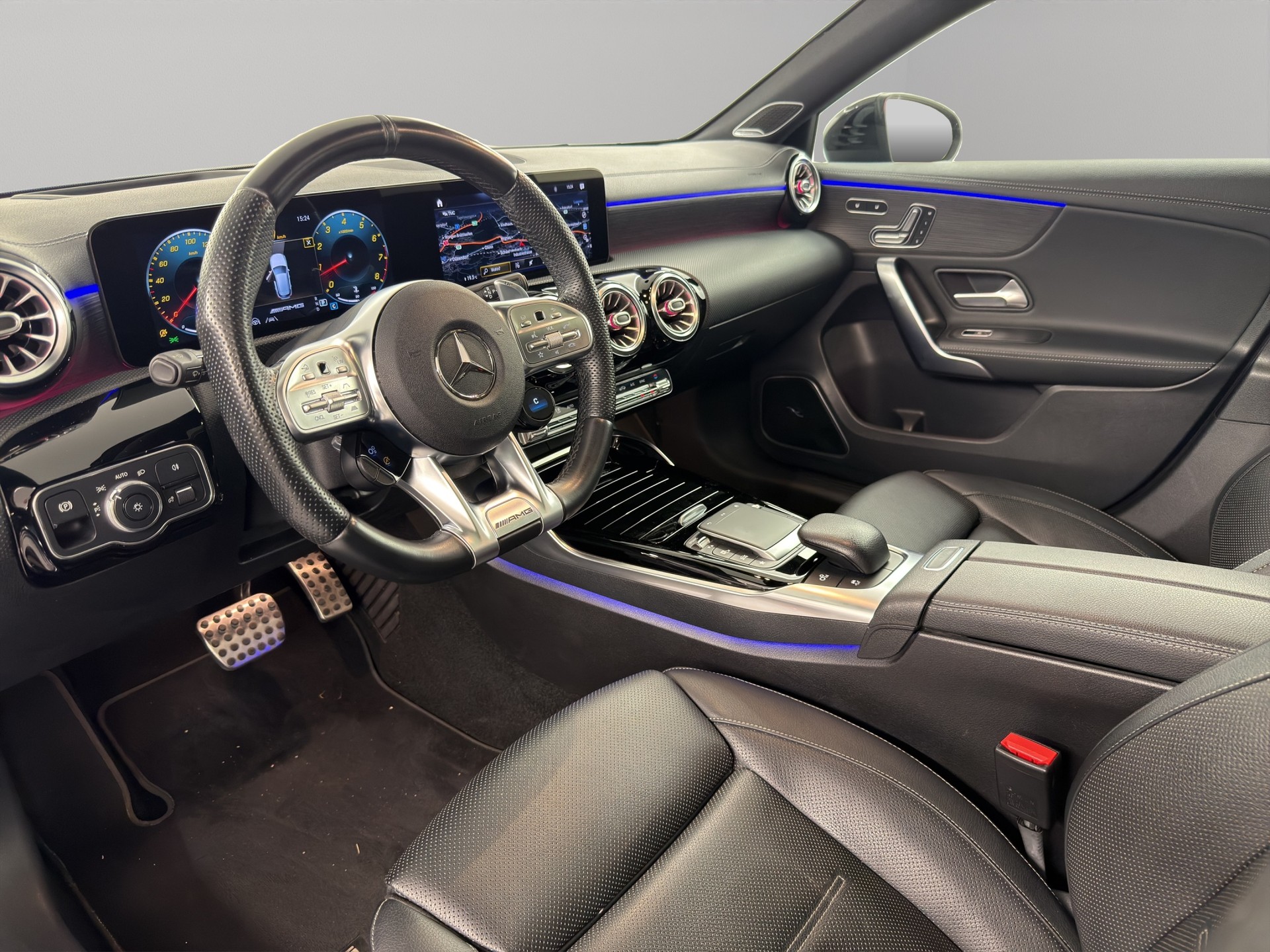 MERCEDES-BENZ A-Klasse A 35 AMG 4matic-image-11