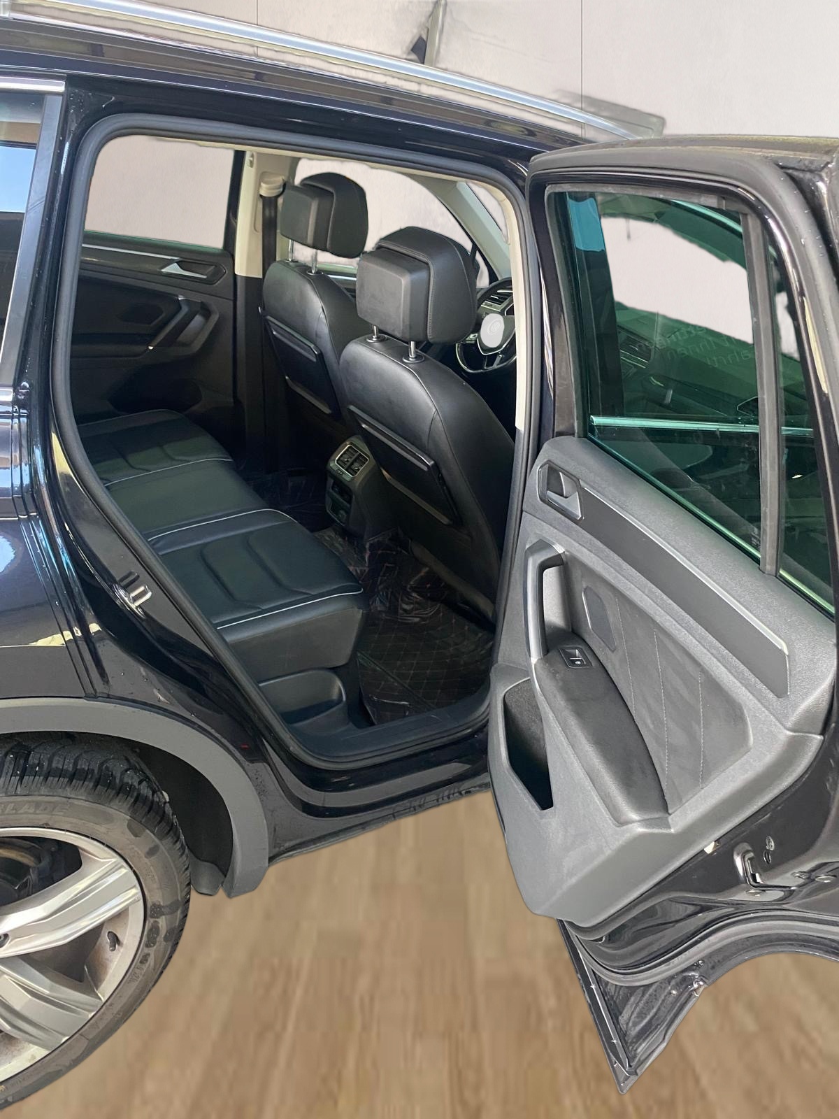 VW Tiguan 2.0 TDI SCR Comfortline 4Motion DSG-image-8