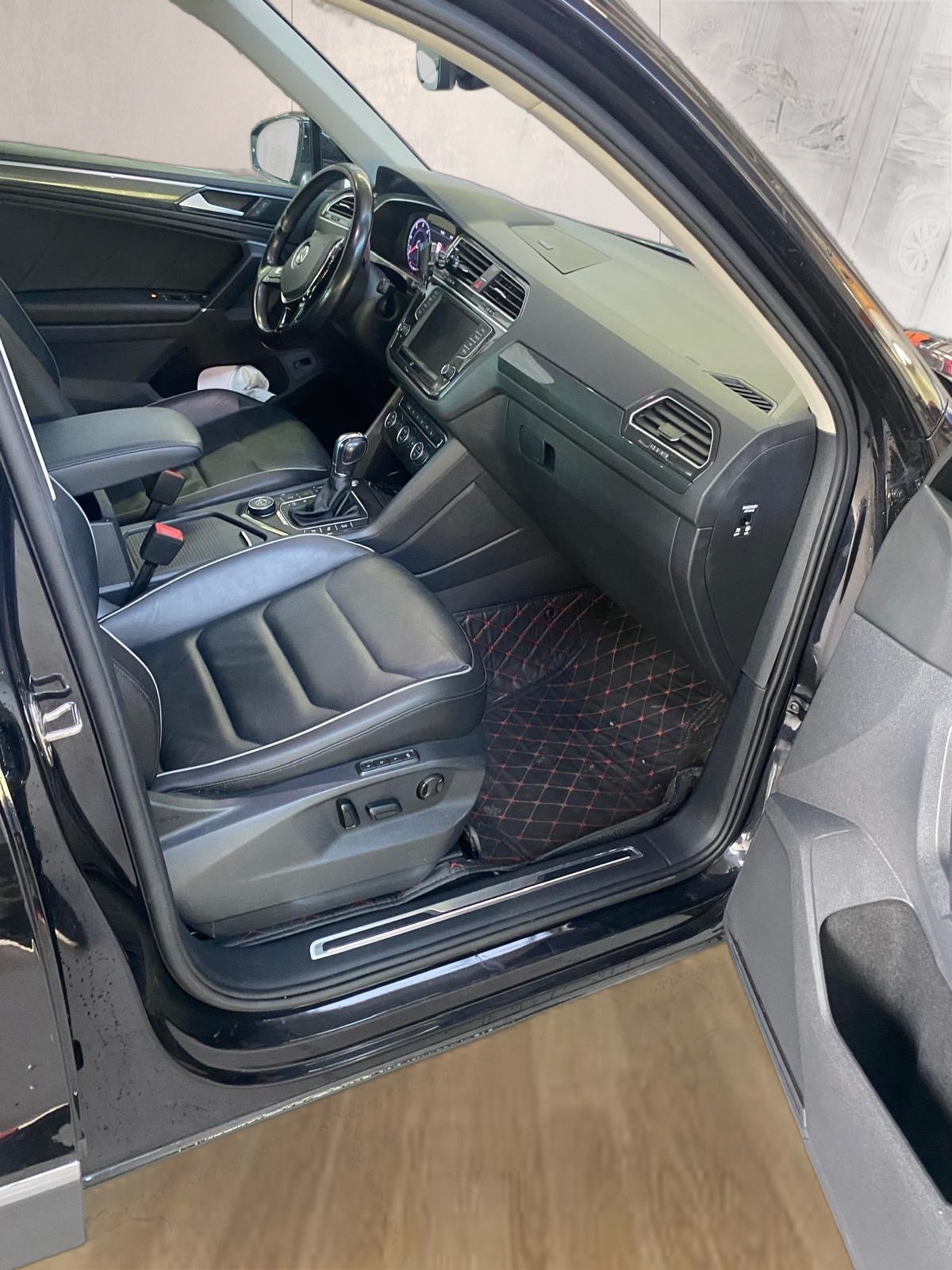 VW Tiguan 2.0 TDI SCR Comfortline 4Motion DSG-image-4