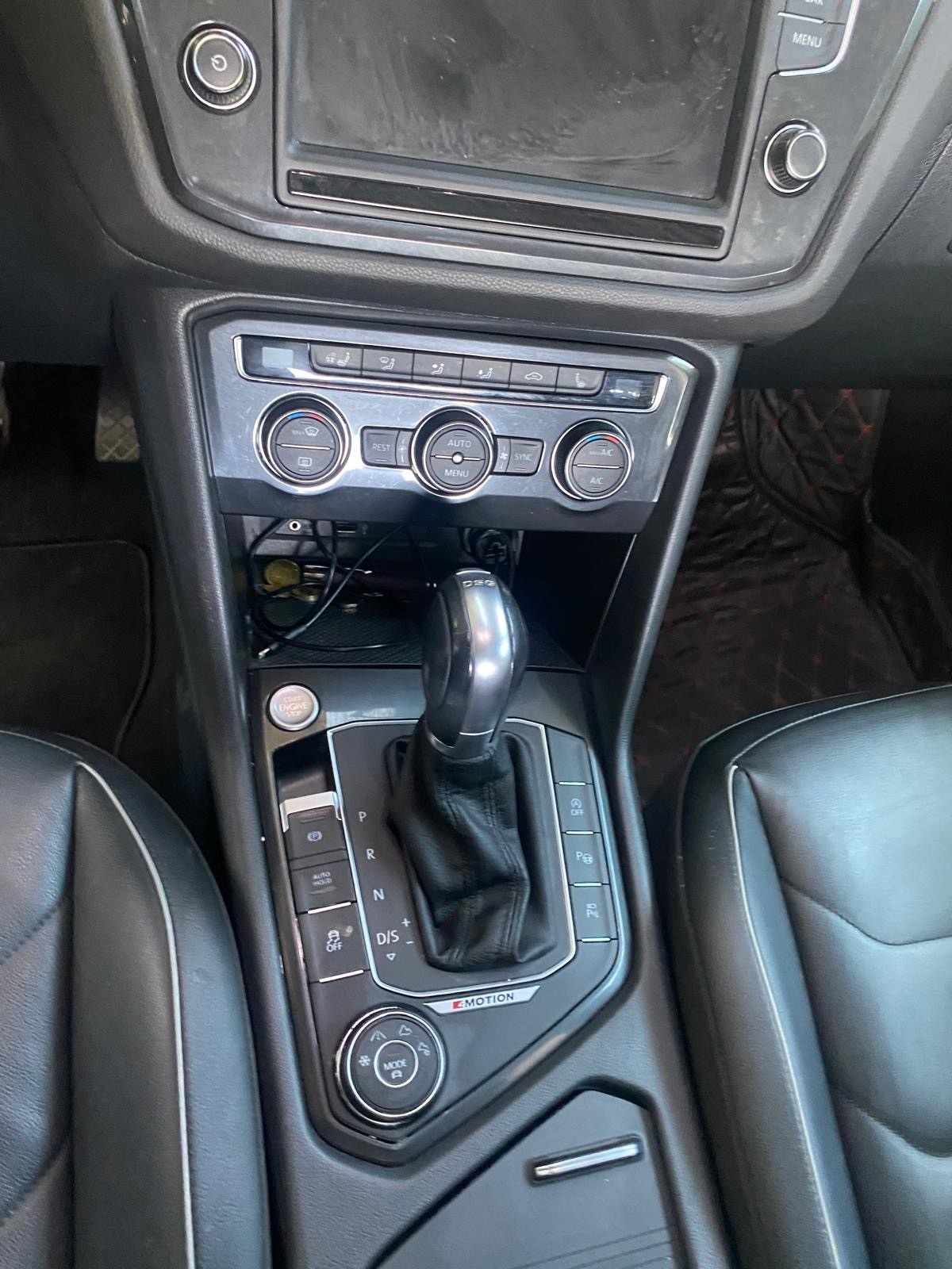 VW Tiguan 2.0 TDI SCR Comfortline 4Motion DSG-image-2