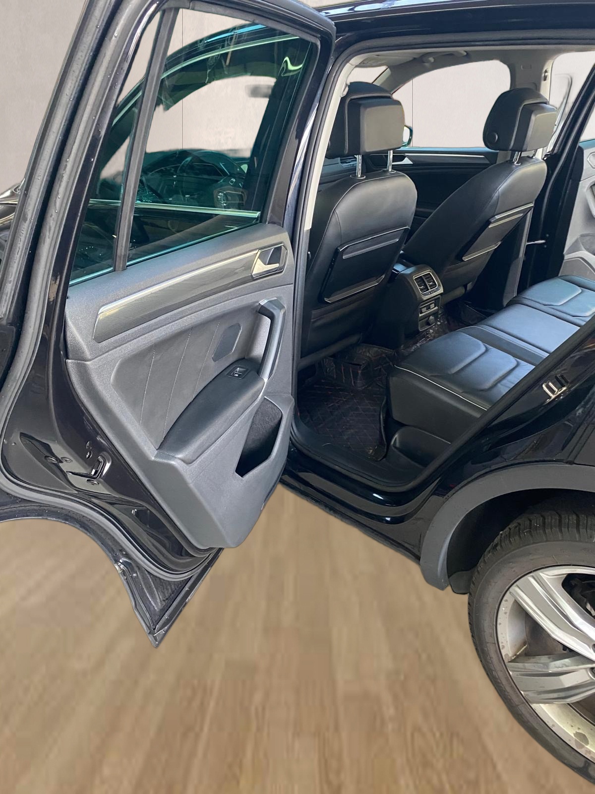 VW Tiguan 2.0 TDI SCR Comfortline 4Motion DSG-image-7