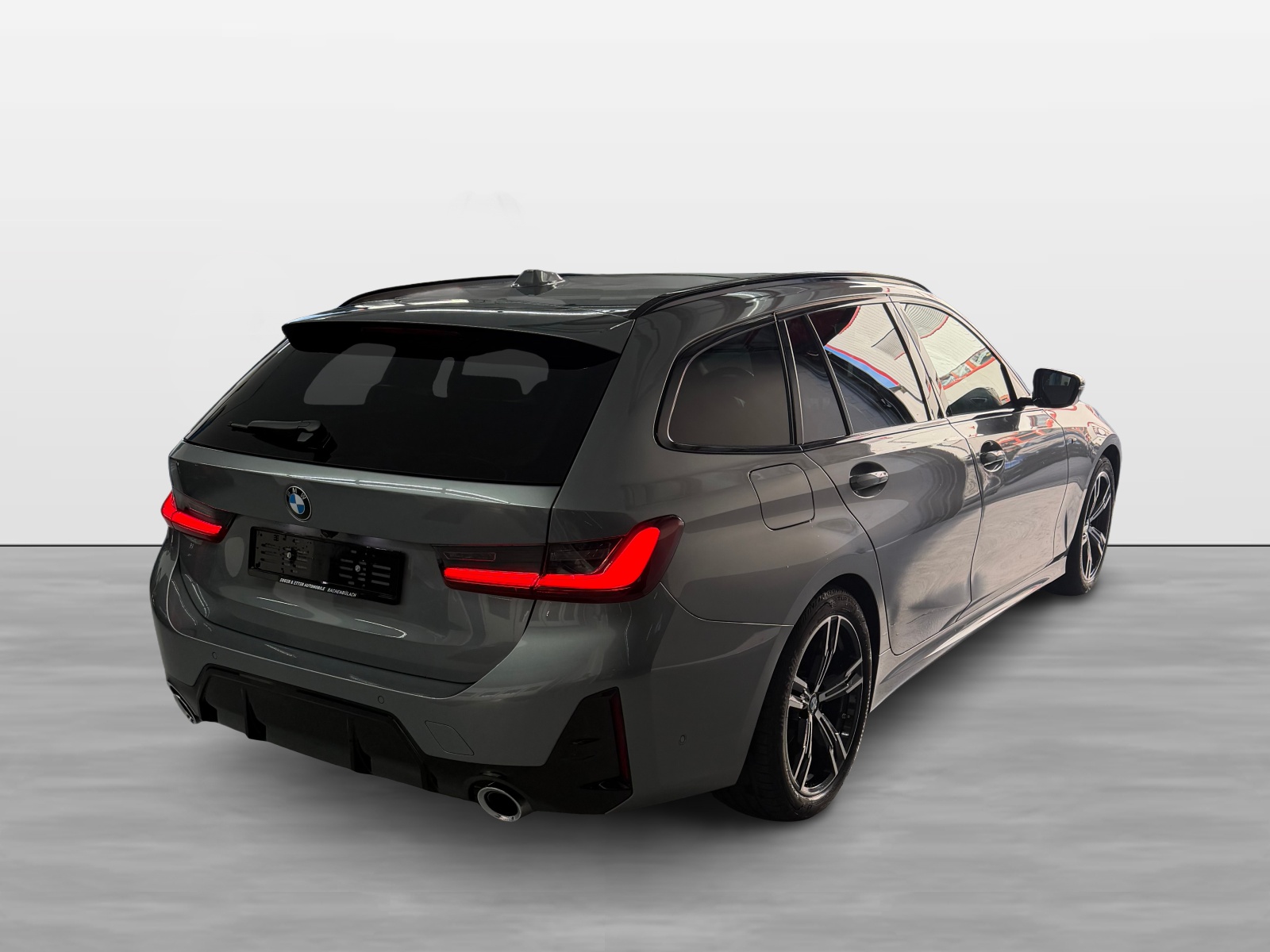 BMW 320d xDrive 48V Touring Steptronic M Sport-image-5