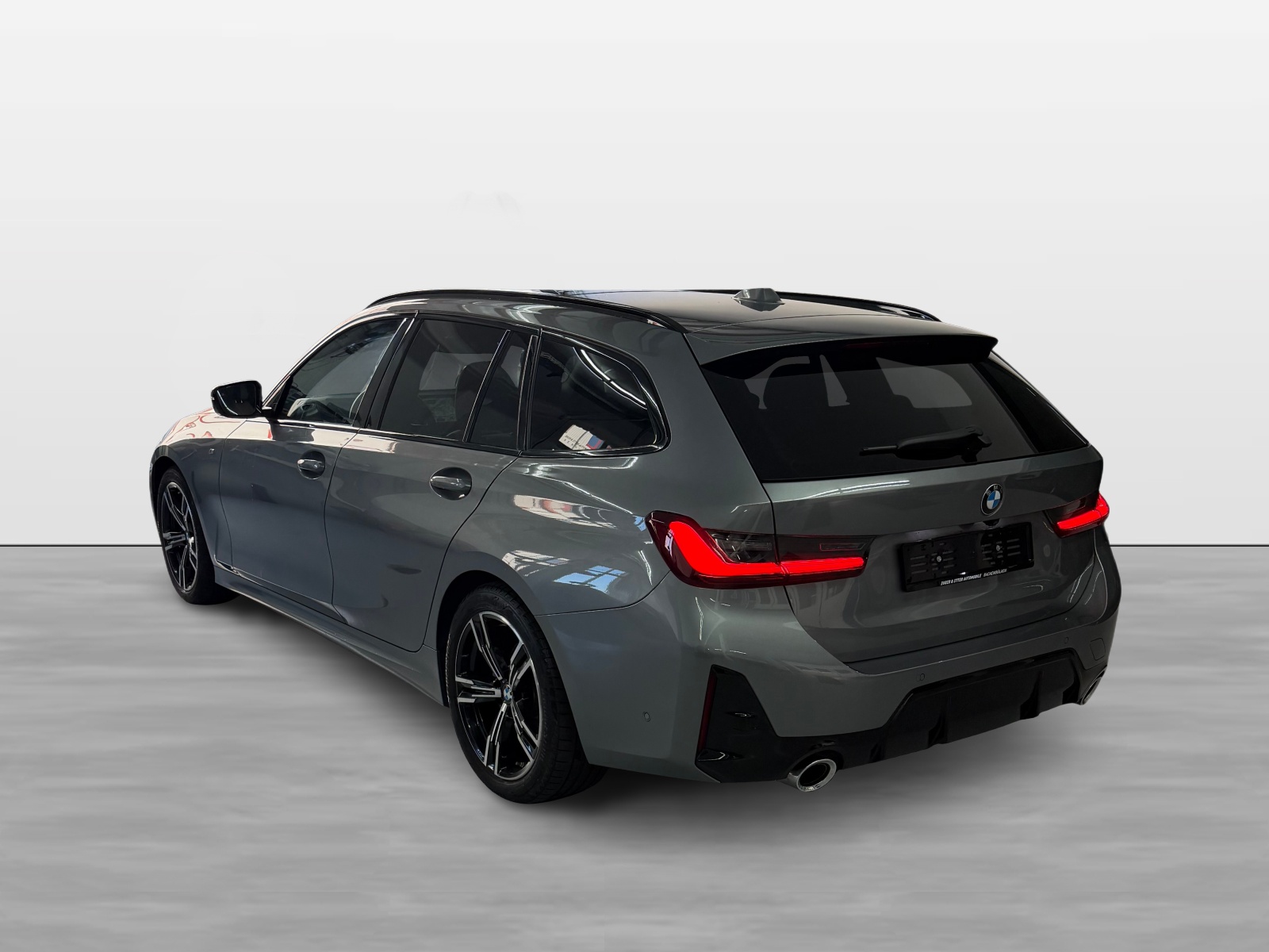 BMW 320d xDrive 48V Touring Steptronic M Sport-image-3