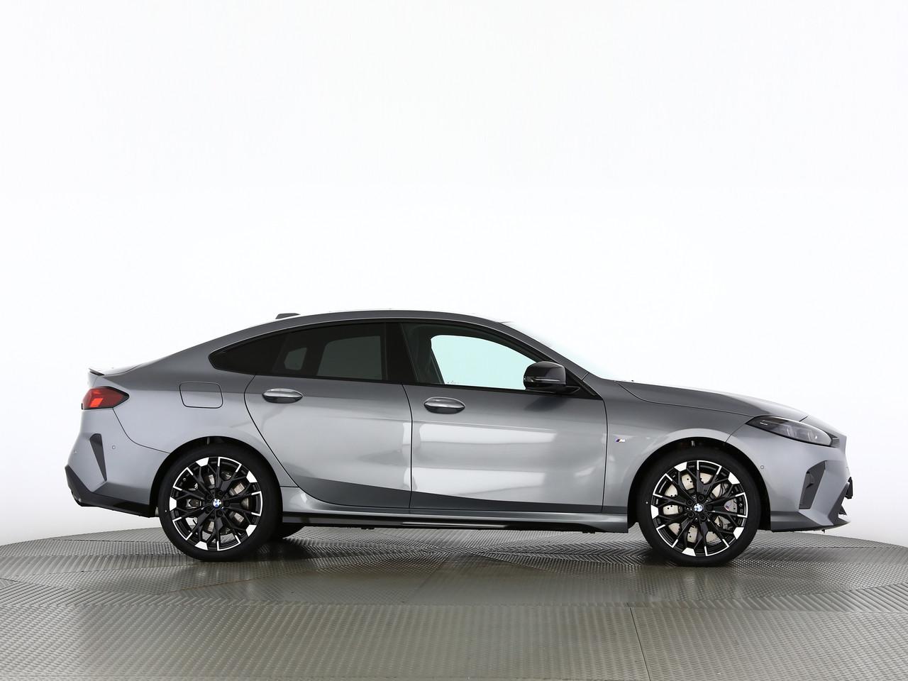 BMW M235i xDrive Gran Coupé-image-17