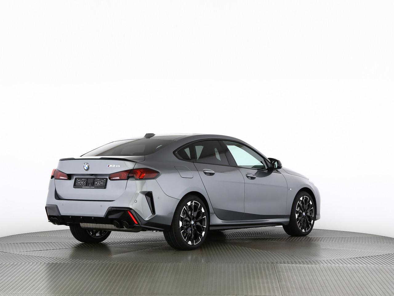 BMW M235i xDrive Gran Coupé-image-13