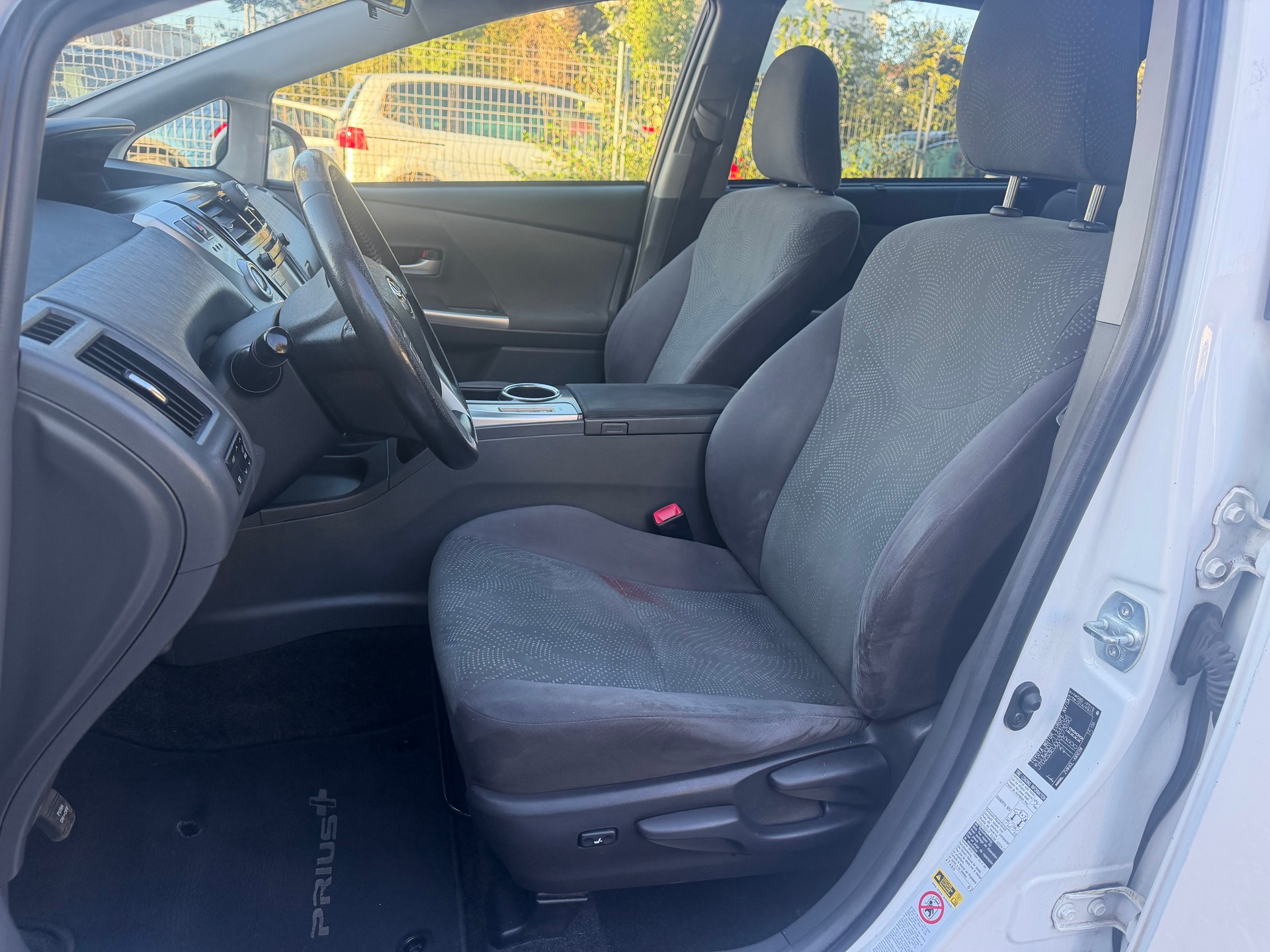TOYOTA Prius+ 1.8 VVT-i HSD Sol Premium ** 7-Plätzer ** Gr-Navi ** RF-Kamera ** Panorama-Glasdach ** Frisch Ab MFK 12.10.2026-image-6