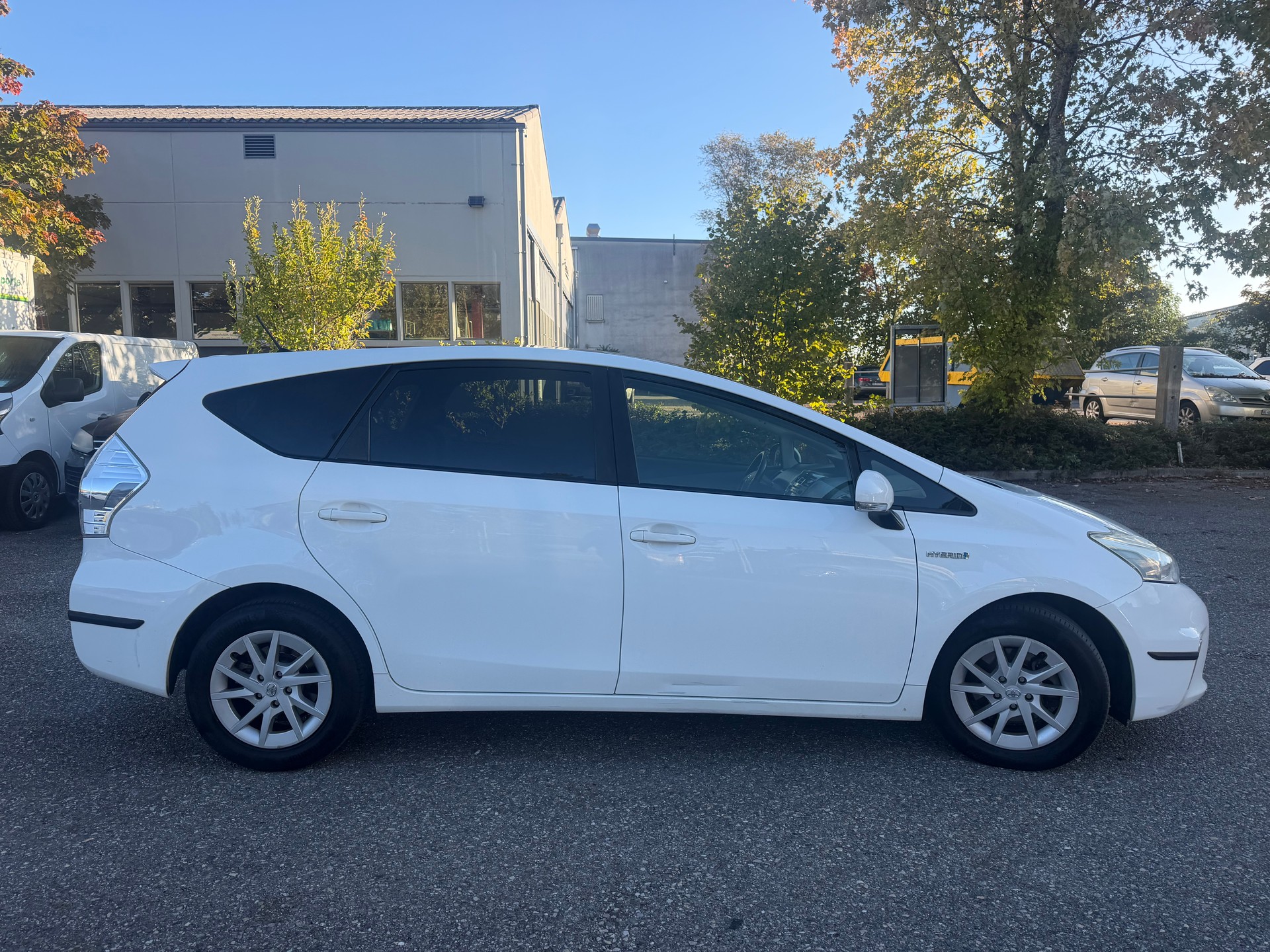 TOYOTA Prius+ 1.8 VVT-i HSD Sol Premium ** 7-Plätzer ** Gr-Navi ** RF-Kamera ** Panorama-Glasdach ** Frisch Ab MFK 12.10.2026-image-12