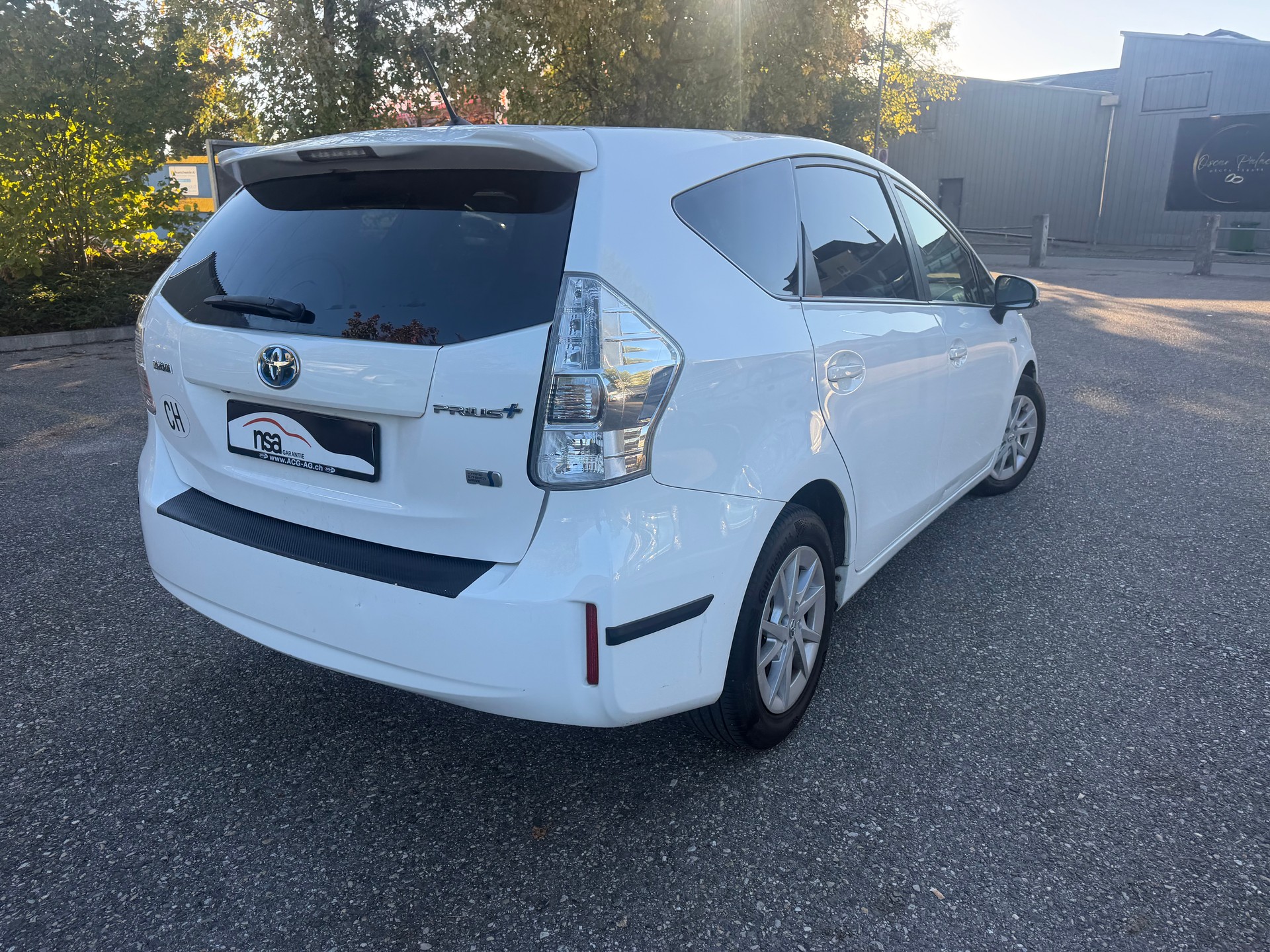 TOYOTA Prius+ 1.8 VVT-i HSD Sol Premium ** 7-Plätzer ** Gr-Navi ** RF-Kamera ** Panorama-Glasdach ** Frisch Ab MFK 12.10.2026-image-4