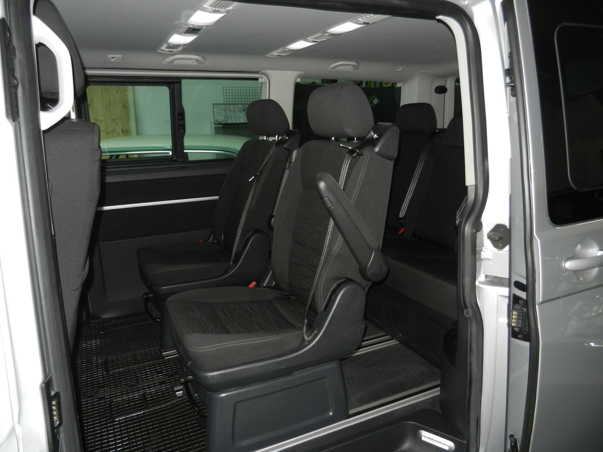 VW T6.1 Multivan 2.0 TDI Comfortline 4Motion DSG-image-6