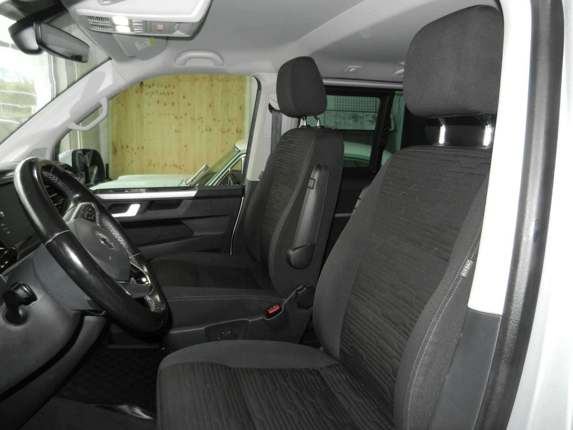 VW T6.1 Multivan 2.0 TDI Comfortline 4Motion DSG-image-5
