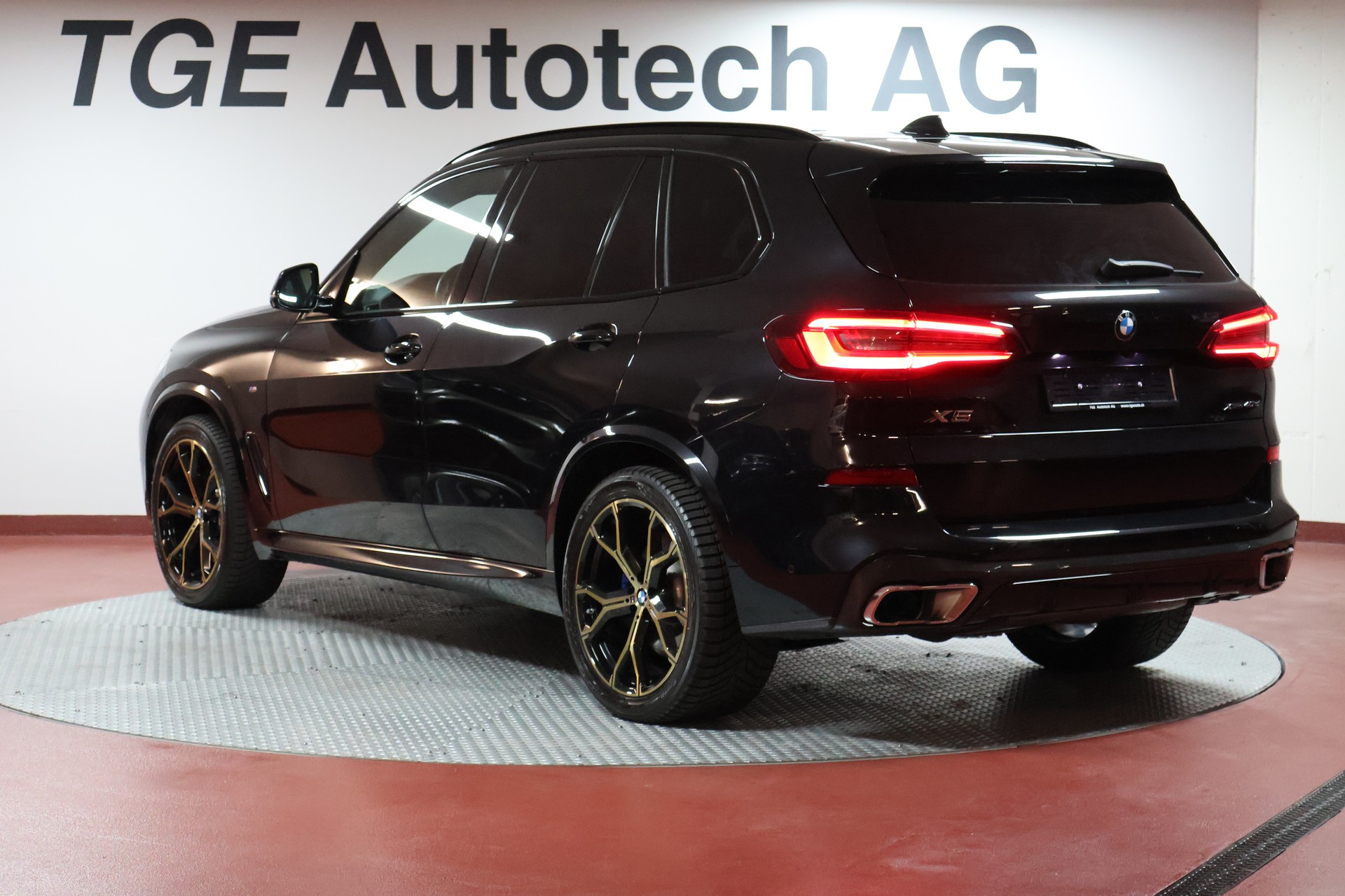 BMW X5 xDrive 48V 40d M Sport Steptronic-image-21