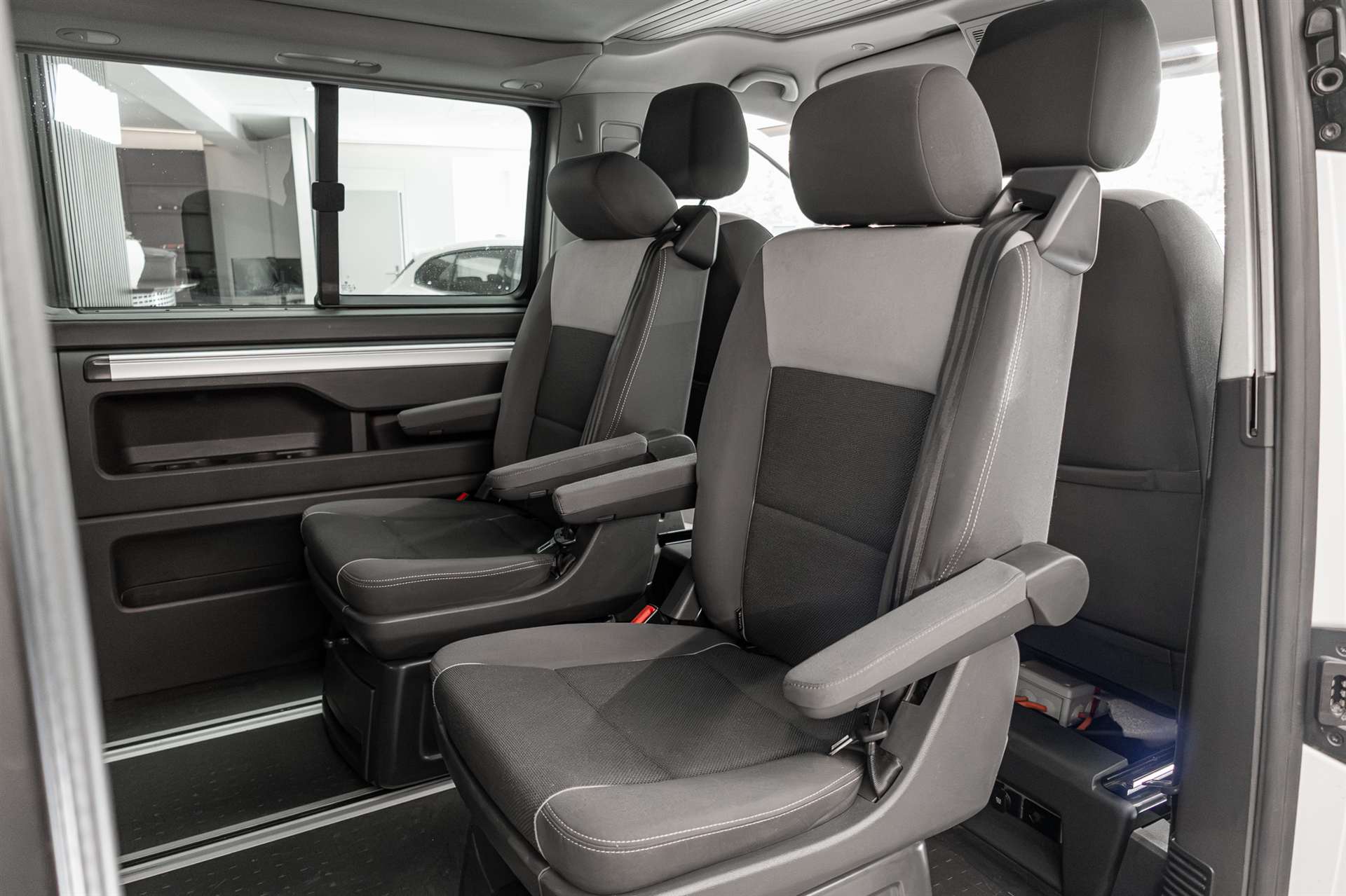 VW T5 California 2.0 Bi-TDI Beach Edition 4Motion DSG-image-18