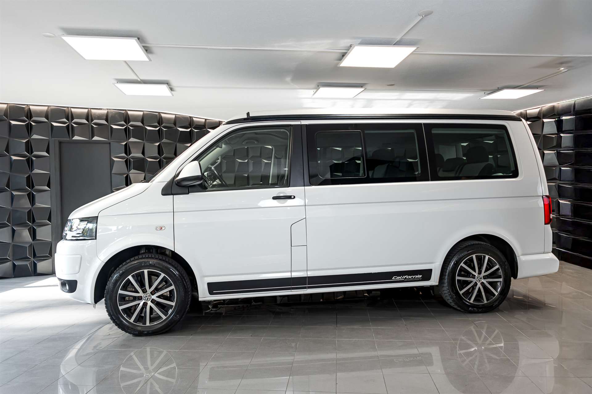 VW T5 California 2.0 Bi-TDI Beach Edition 4Motion DSG-image-1