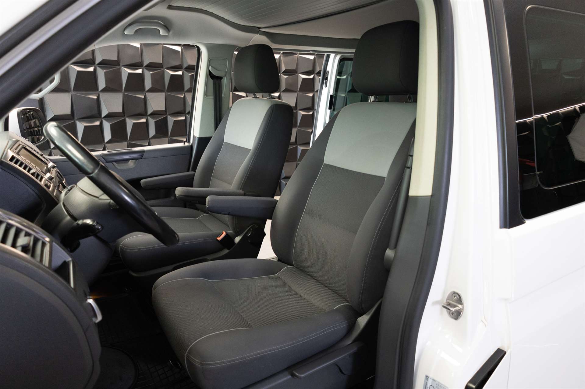 VW T5 California 2.0 Bi-TDI Beach Edition 4Motion DSG-image-10