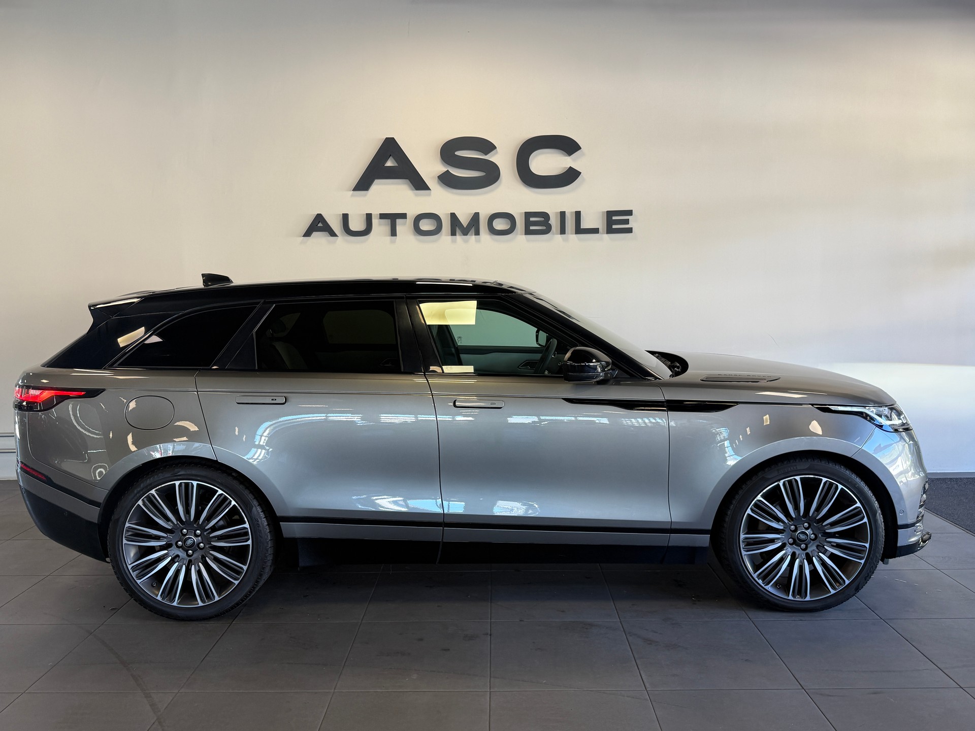 LAND ROVER Range Rover Velar R-Dynamic P 300 SE Automatic-image-1
