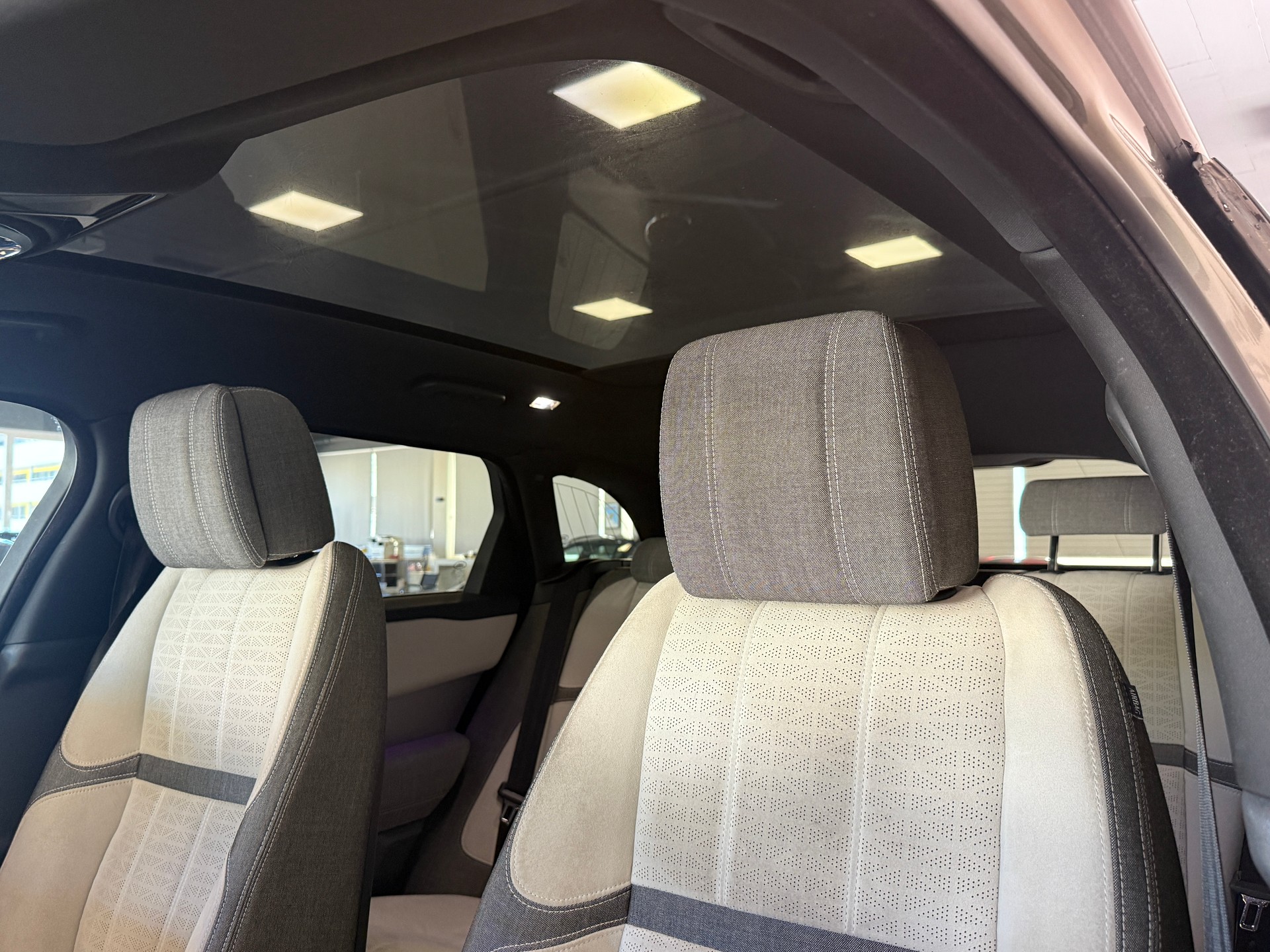 LAND ROVER Range Rover Velar R-Dynamic P 300 SE Automatic-image-10