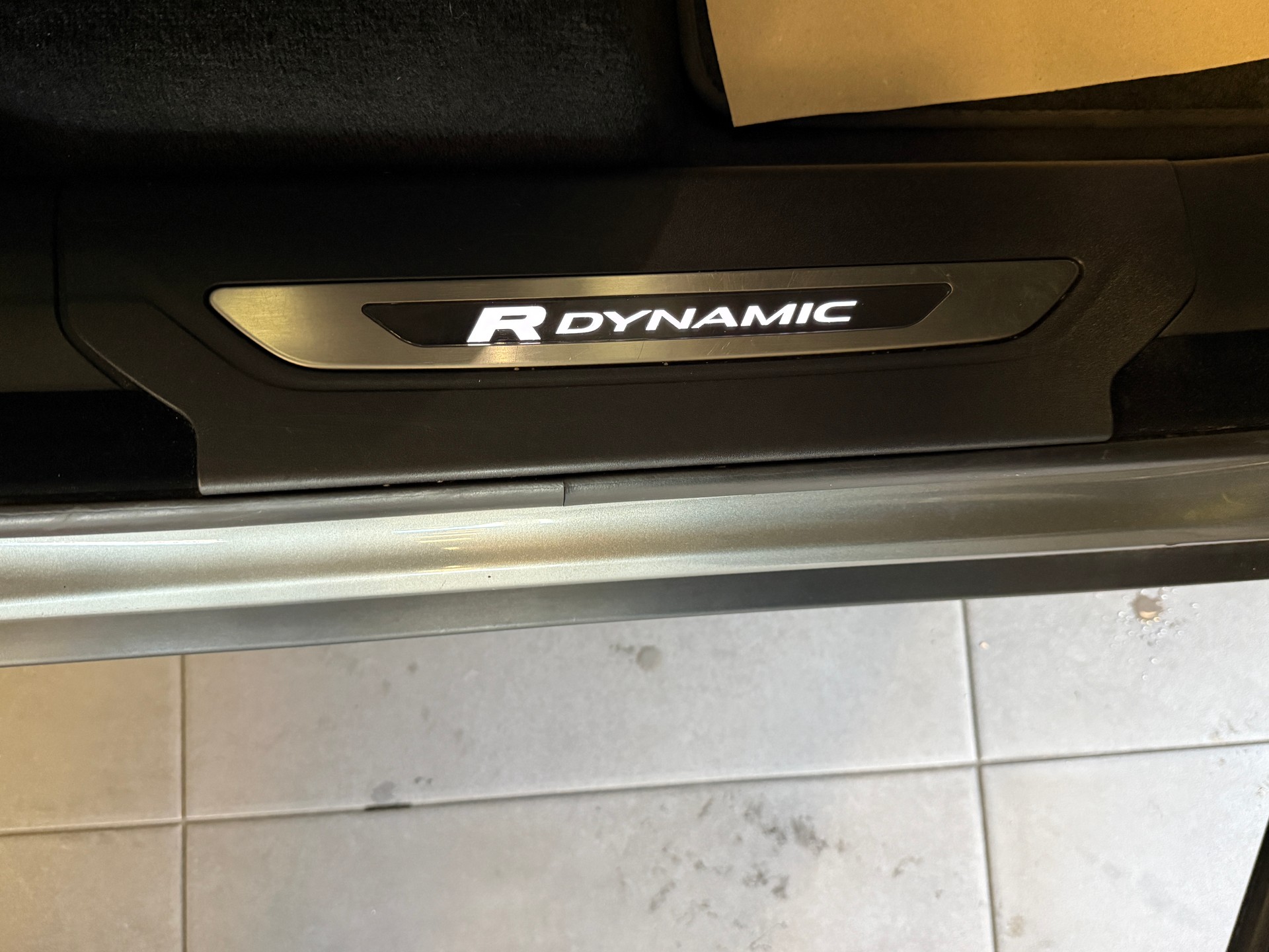 LAND ROVER Range Rover Velar R-Dynamic P 300 SE Automatic-image-6