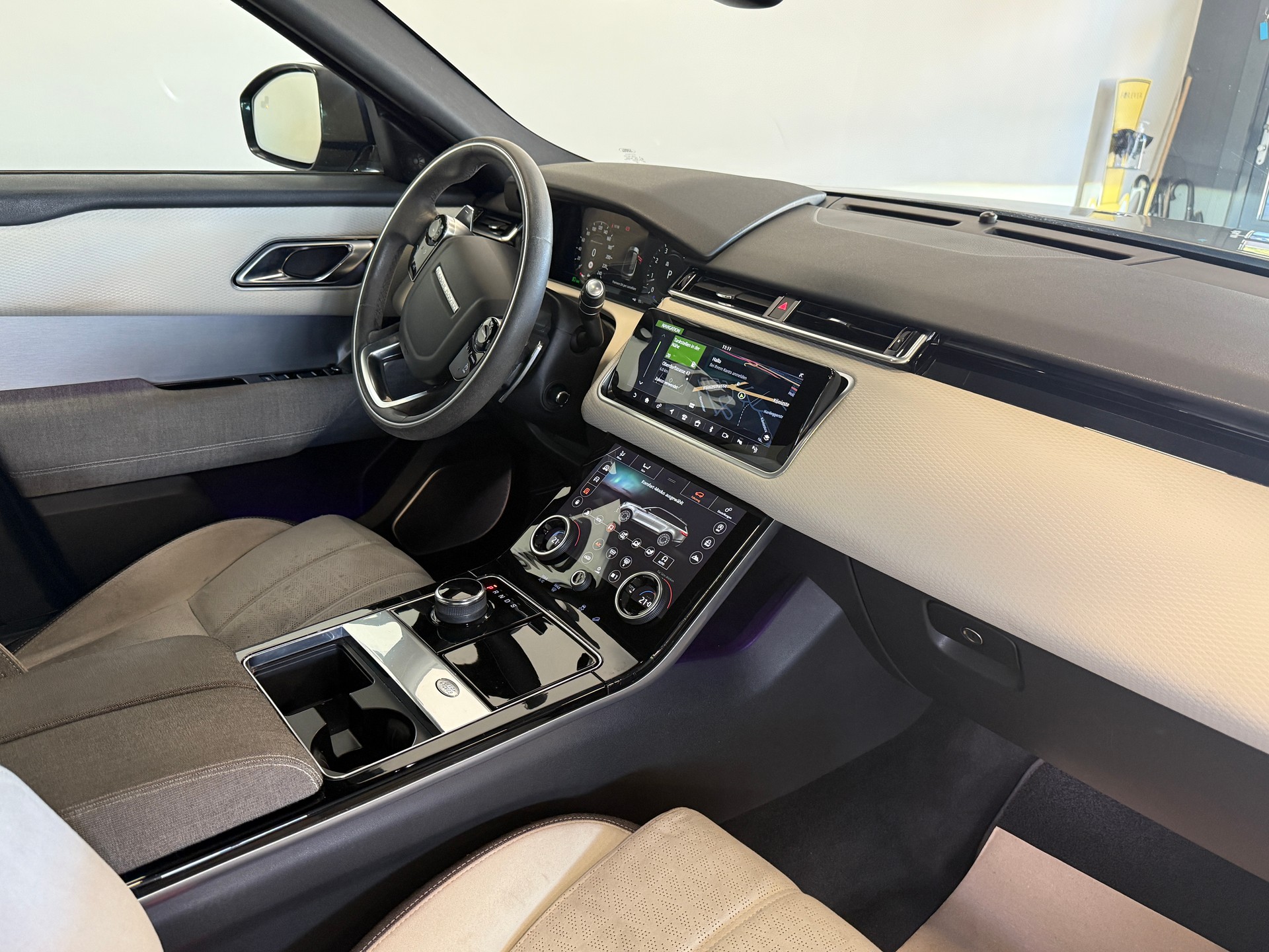 LAND ROVER Range Rover Velar R-Dynamic P 300 SE Automatic-image-5