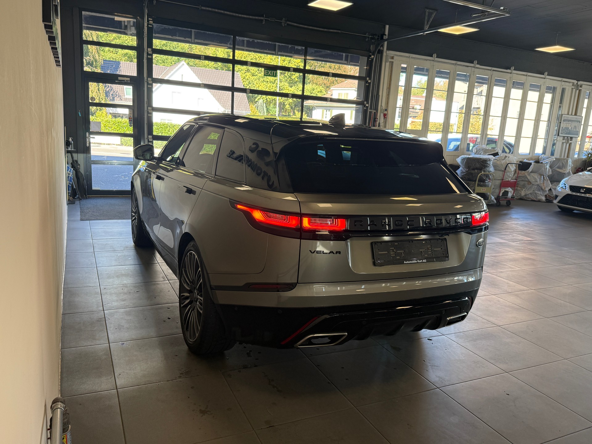 LAND ROVER Range Rover Velar R-Dynamic P 300 SE Automatic-image-3