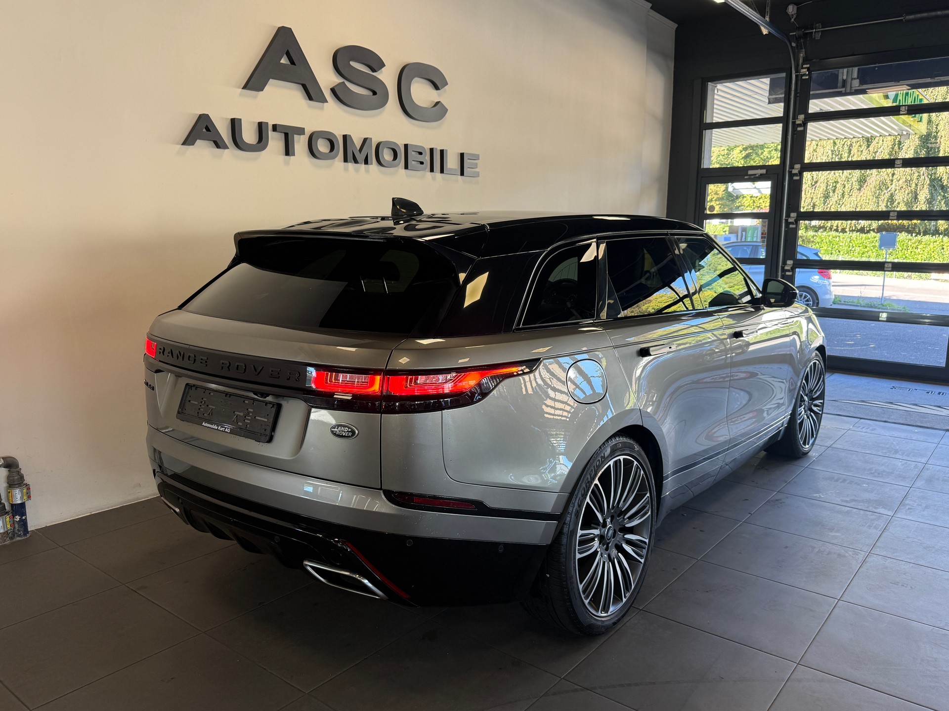 LAND ROVER Range Rover Velar R-Dynamic P 300 SE Automatic-image-2