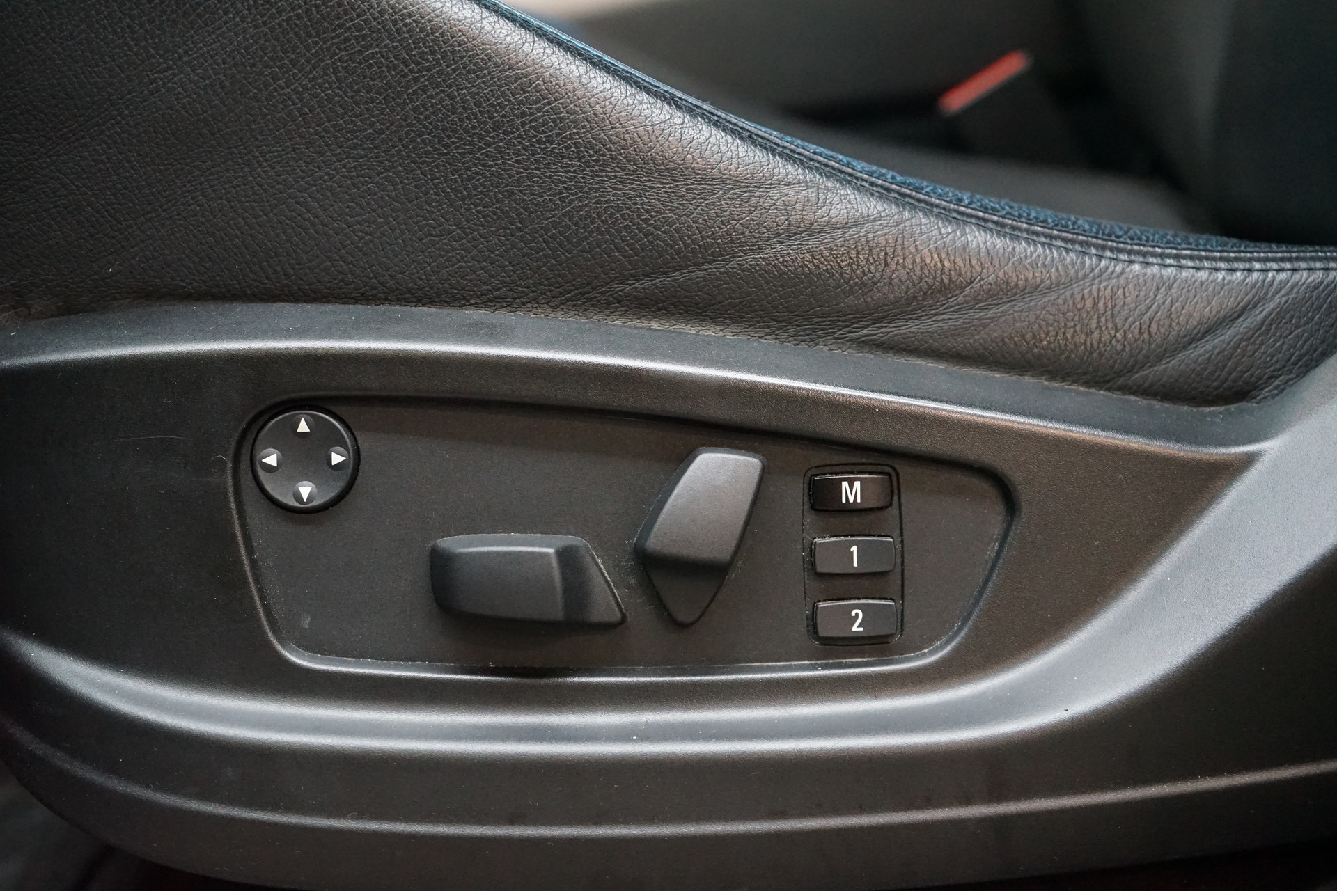 BMW X5 xDrive 48i (4.8i) Steptronic-image-15