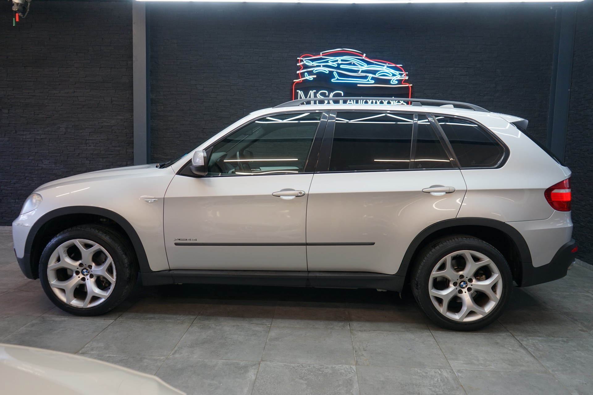 BMW X5 xDrive 48i (4.8i) Steptronic-image-1