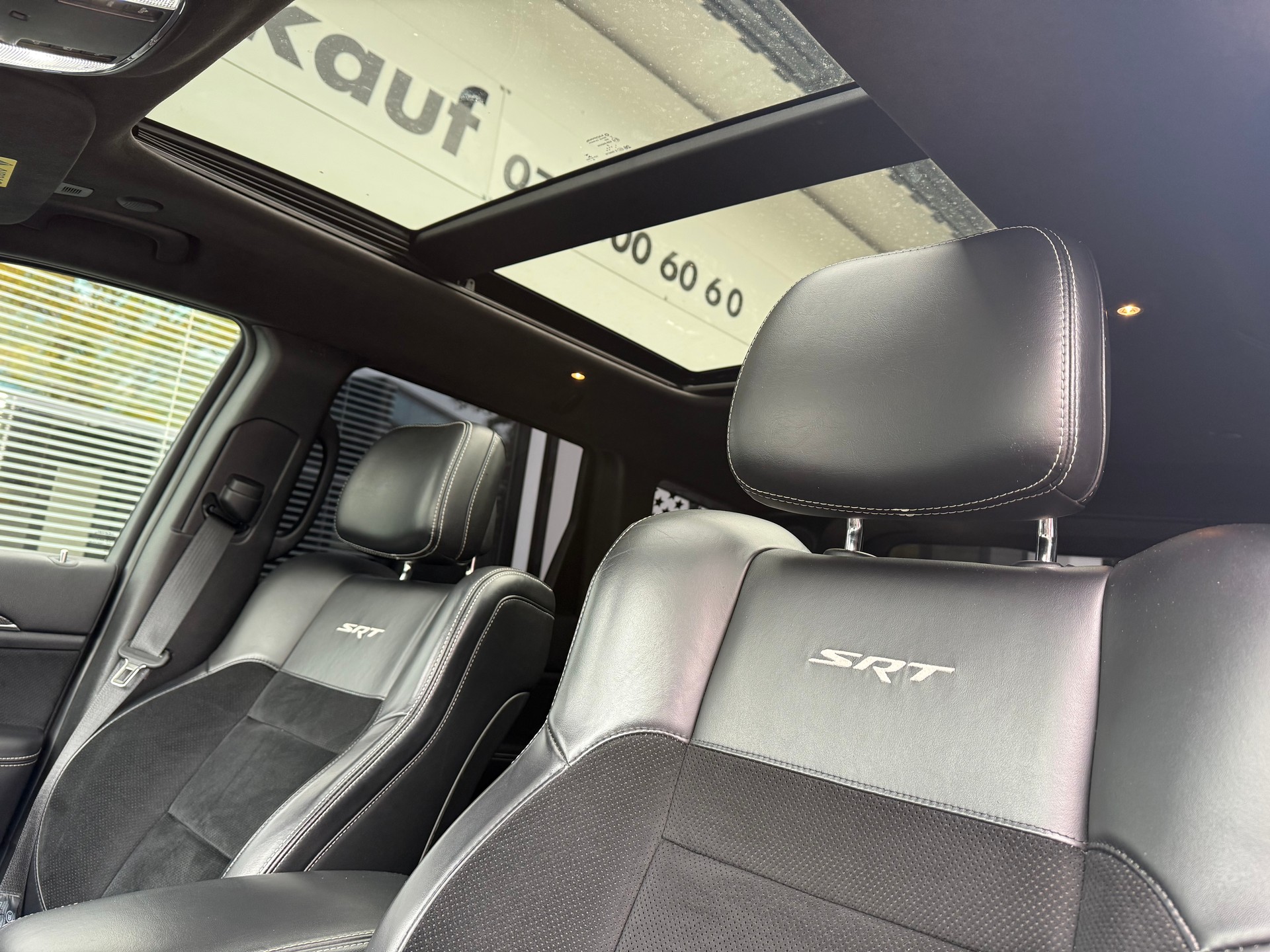 JEEP Grand Cherokee 6.4 V8 HEMI SRT8 Automatic-image-9