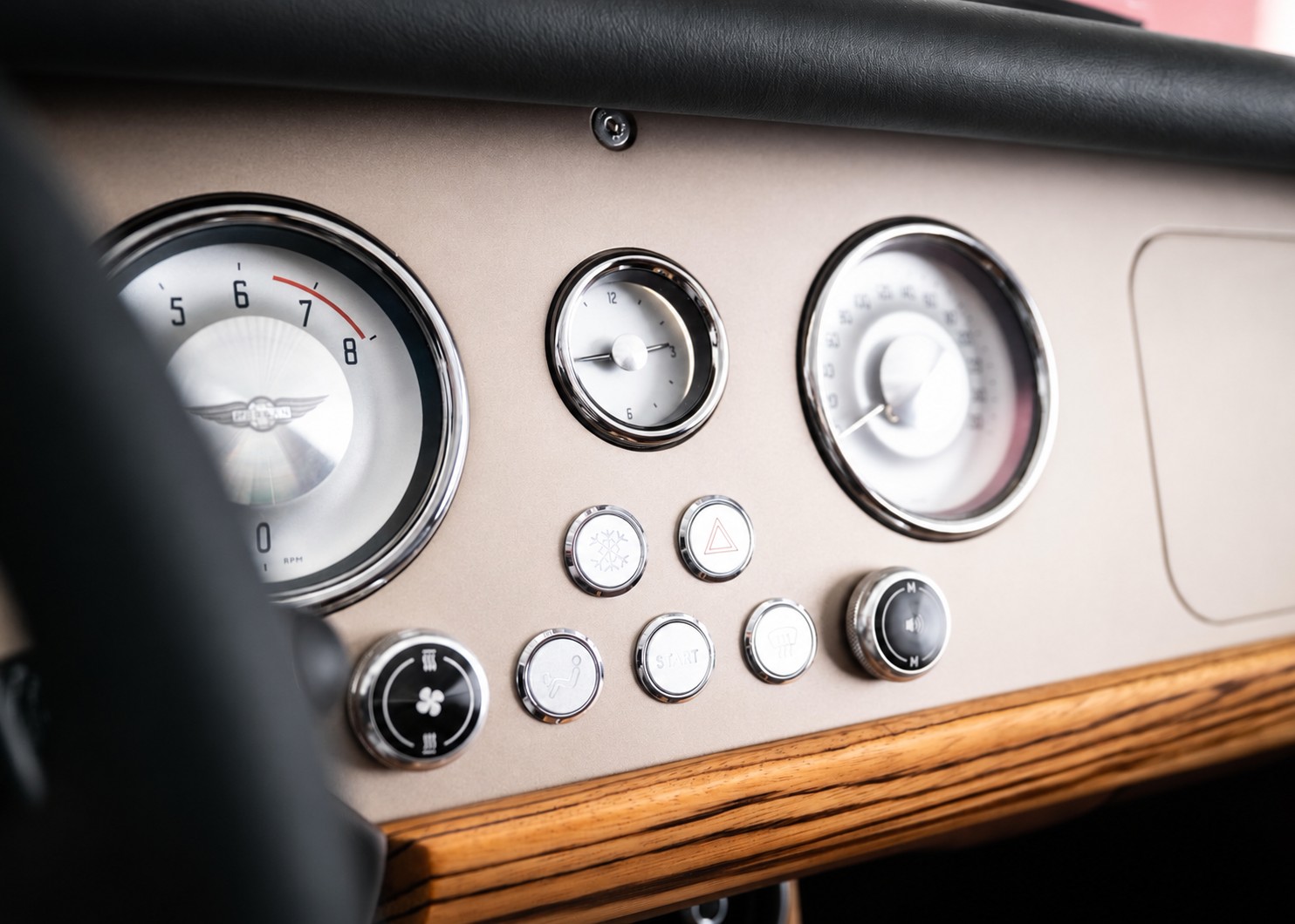 Image MORGAN 4-4 Plus Four 2.0 Automatic Bespoke (Swiss new car, Selene Bronze Aston Martin paint, 36-month warranty, delivery March 27)
