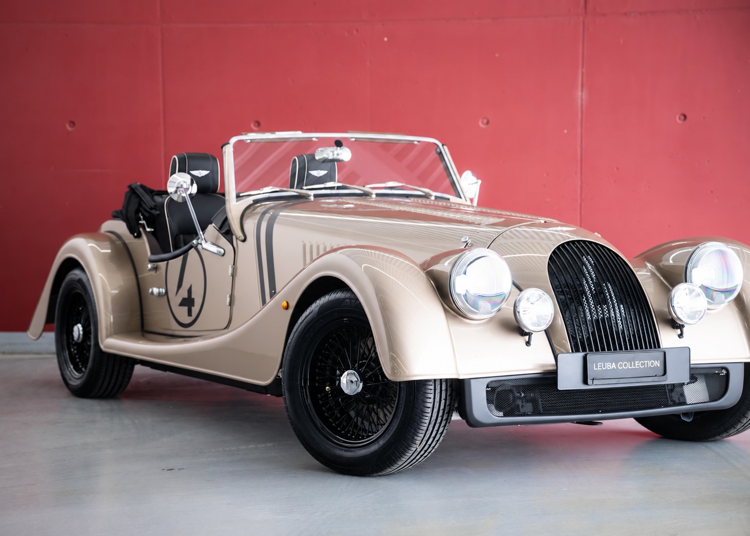 Image MORGAN 4-4 Plus Four 2.0 Automatic Bespoke (Swiss new car, Selene Bronze Aston Martin paint, 36-month warranty, delivery March 27)