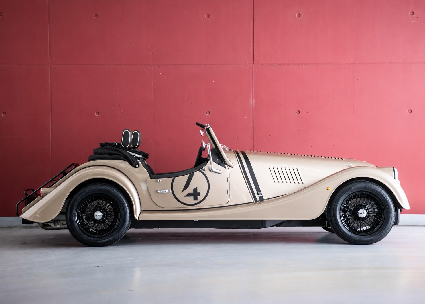 Image MORGAN 4-4 Plus Four 2.0 Automatic Bespoke (Swiss new car, Selene Bronze Aston Martin paint, 36-month warranty, delivery March 27)