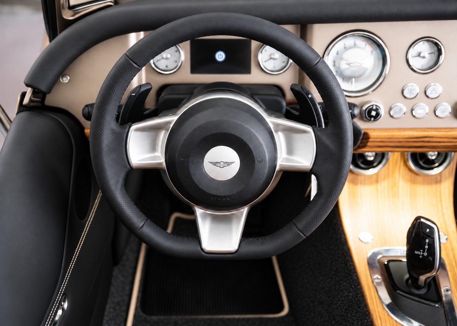 Image MORGAN 4-4 Plus Four 2.0 Automatic Bespoke (Swiss new car, Selene Bronze Aston Martin paint, 36-month warranty, delivery March 27)