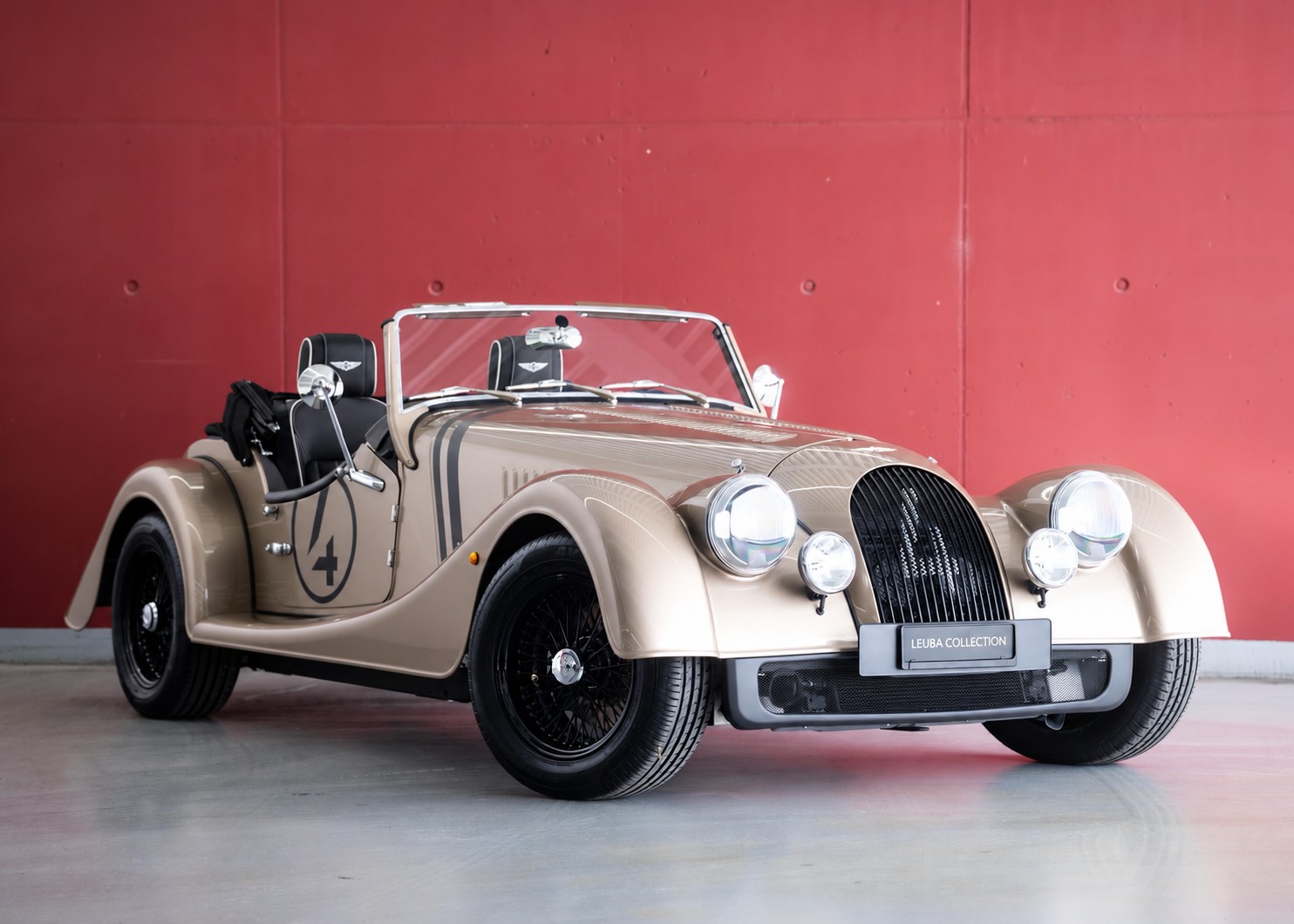 Photo MORGAN 4-4 Plus Four 2.0 Automatic Bespoke (Swiss new car, Selene Bronze Aston Martin paint, 36-month warranty, delivery March 27)