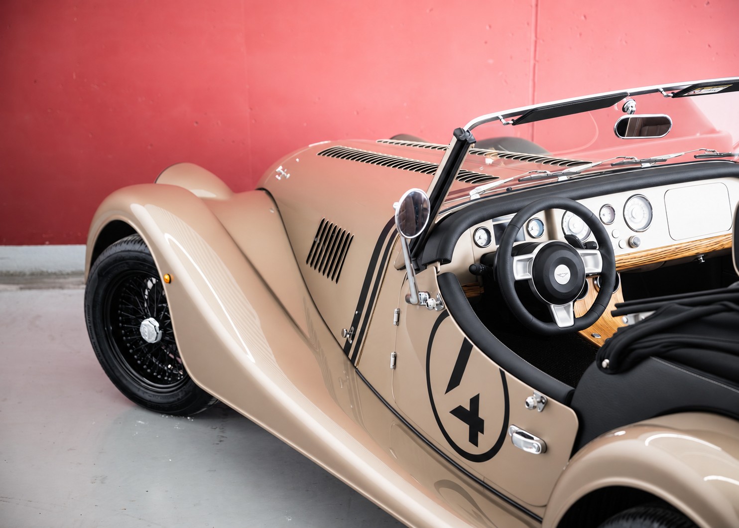 Image MORGAN 4-4 Plus Four 2.0 Automatic Bespoke (Swiss new car, Selene Bronze Aston Martin paint, 36-month warranty, delivery March 27)