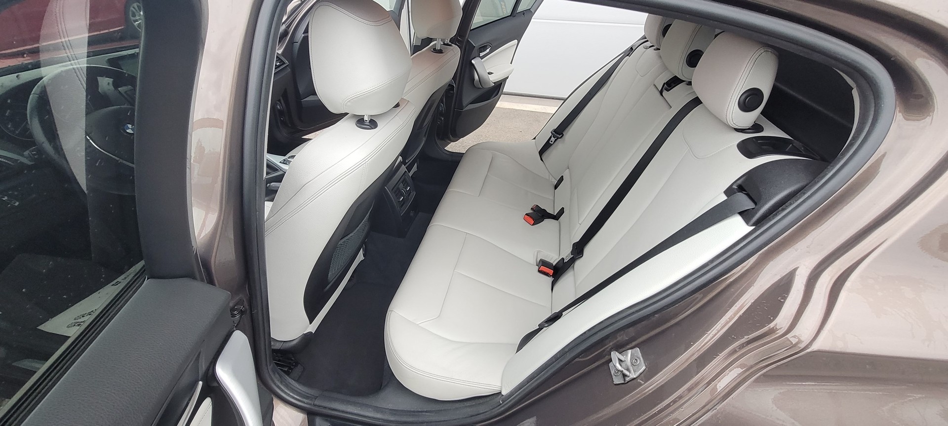BMW 120d xDrive Urban Line-image-9