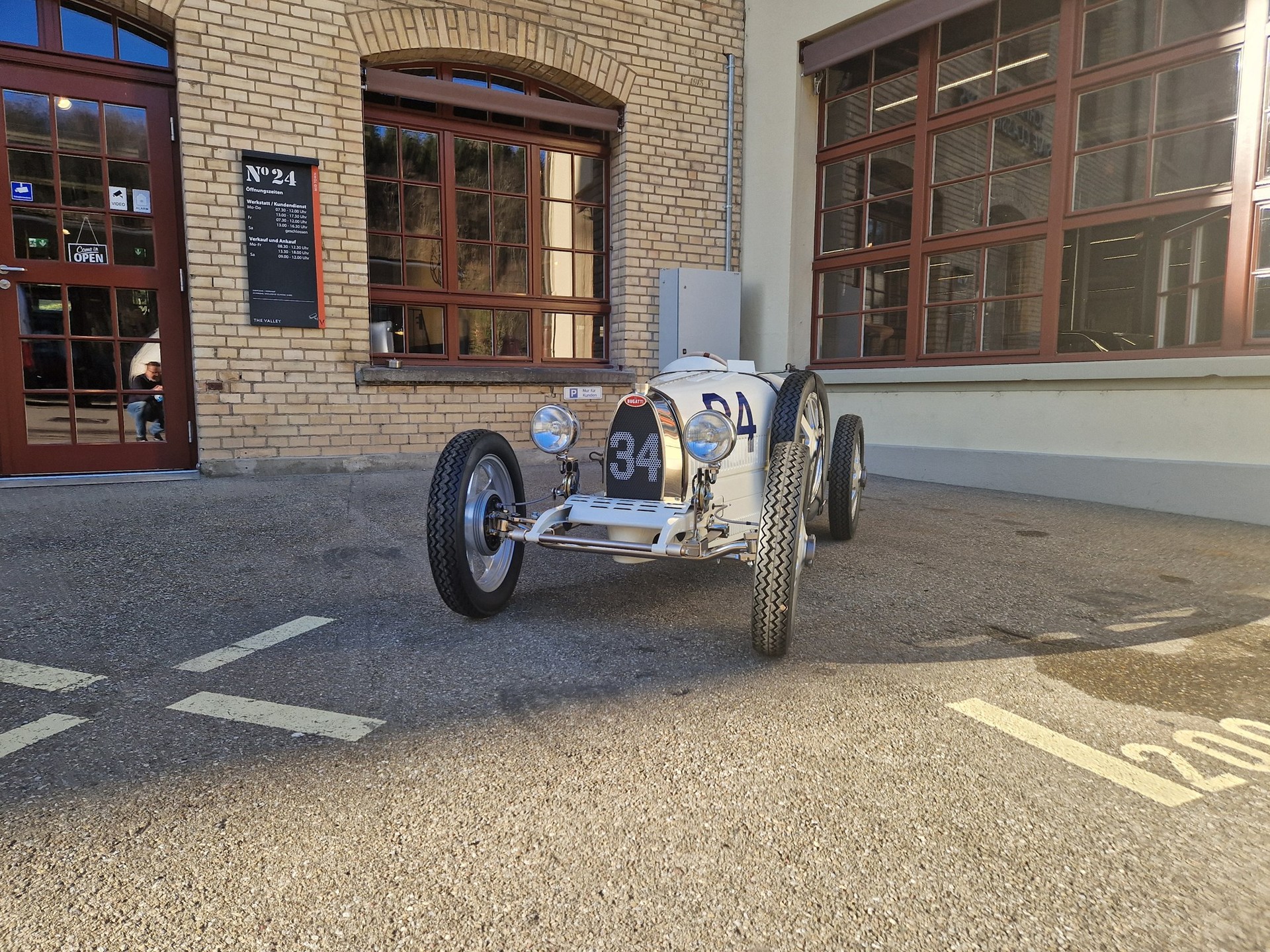 Bugatti 68 Baby 1940 Ouverte - STL 1/43 - Blanc/Noir - Résine