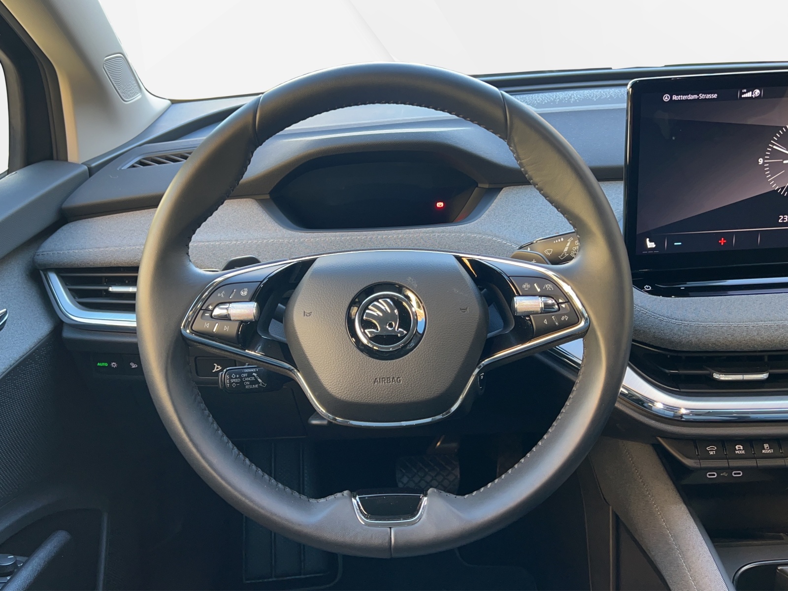 SKODA Enyaq iV 80-image-14
