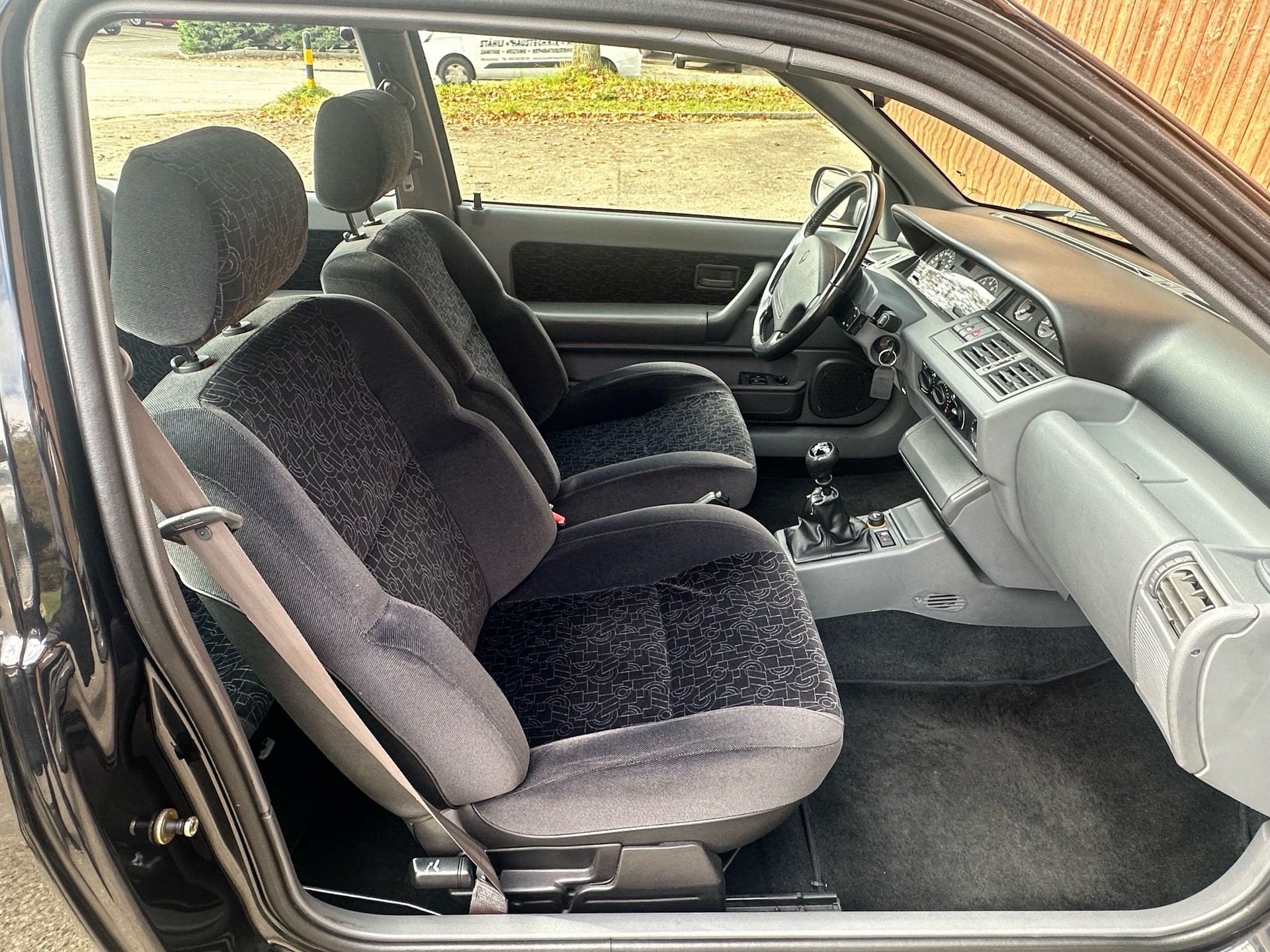 RENAULT Clio 1.8 16V-image-13
