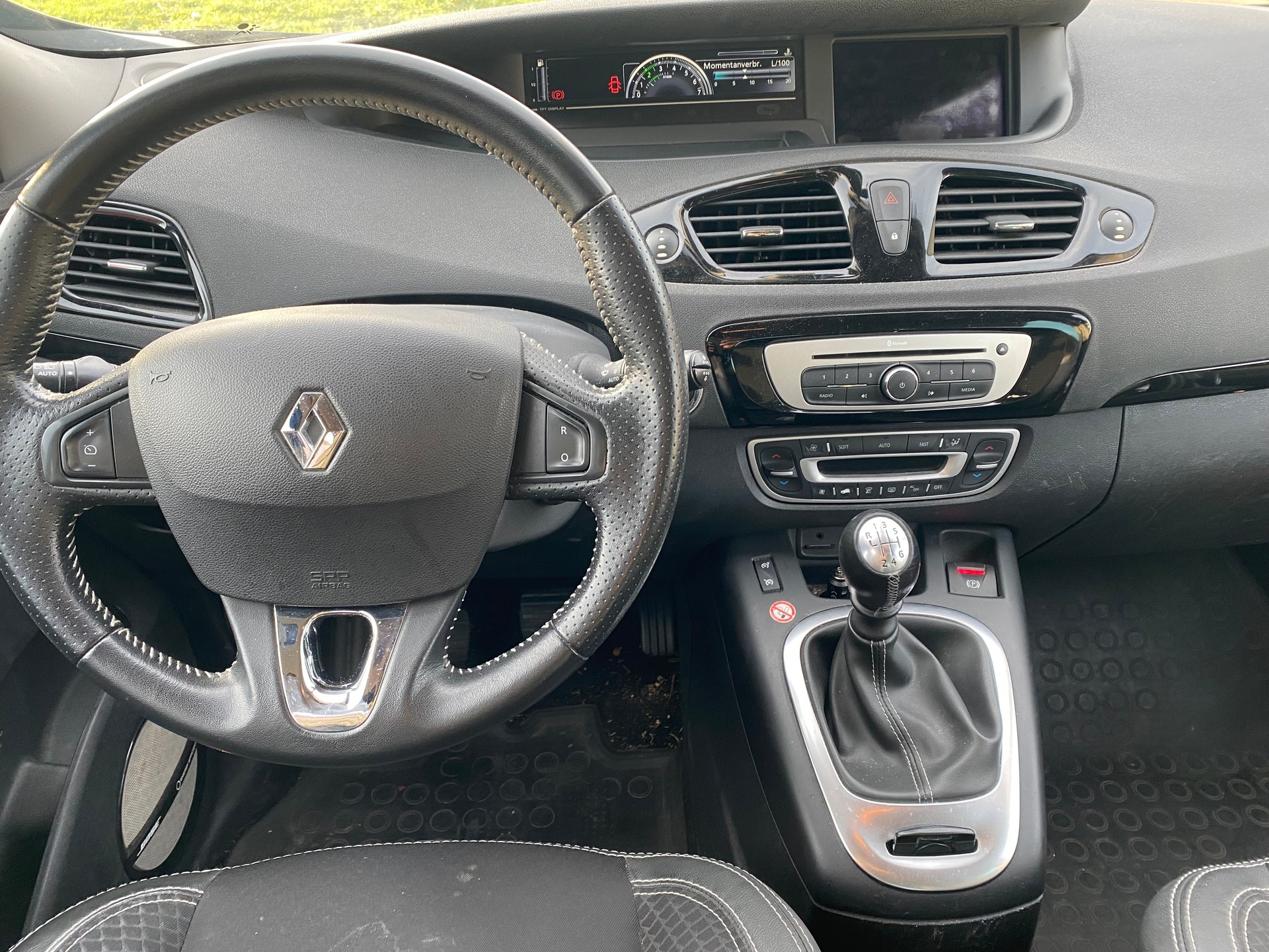 RENAULT Scénic 1.2 16V Turbo Swiss Edition-image-6