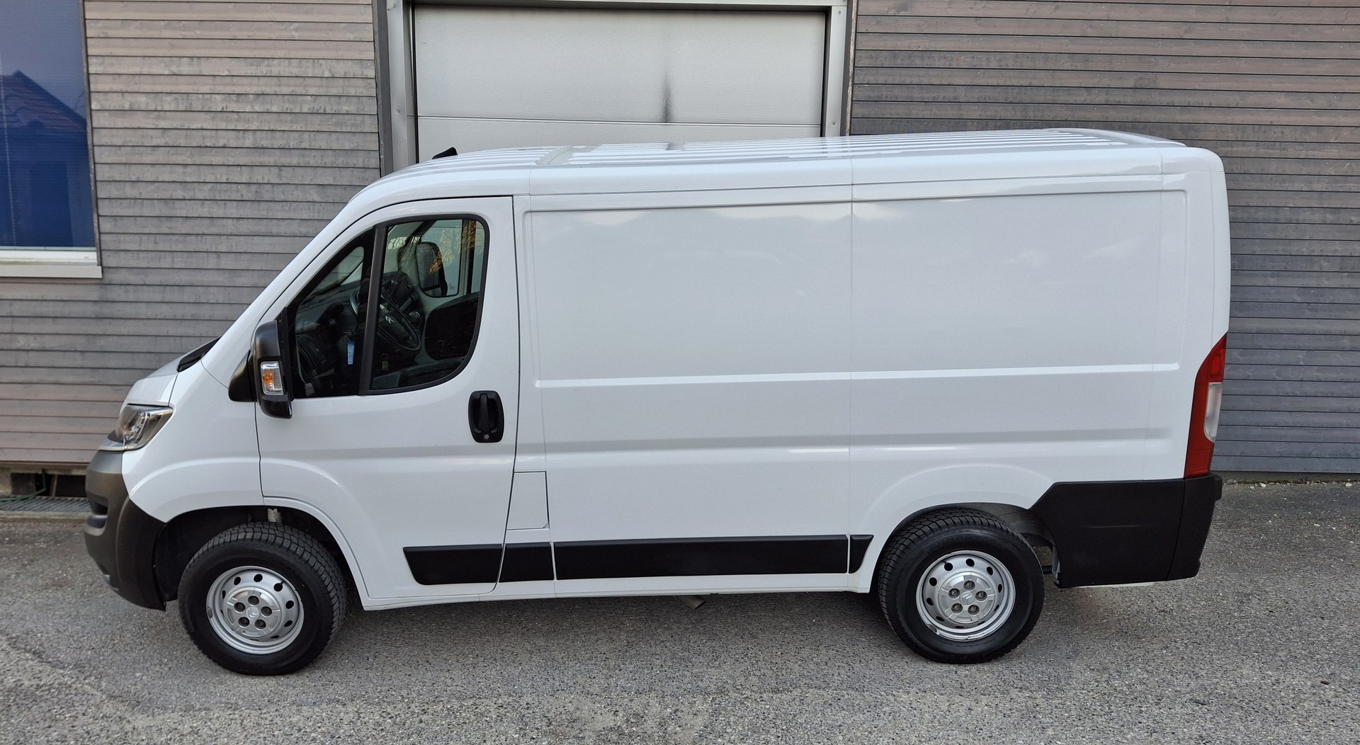 CITROEN Jumper 30 2.2 BlueHDi 120 Swiss Edition L1H1-image-4