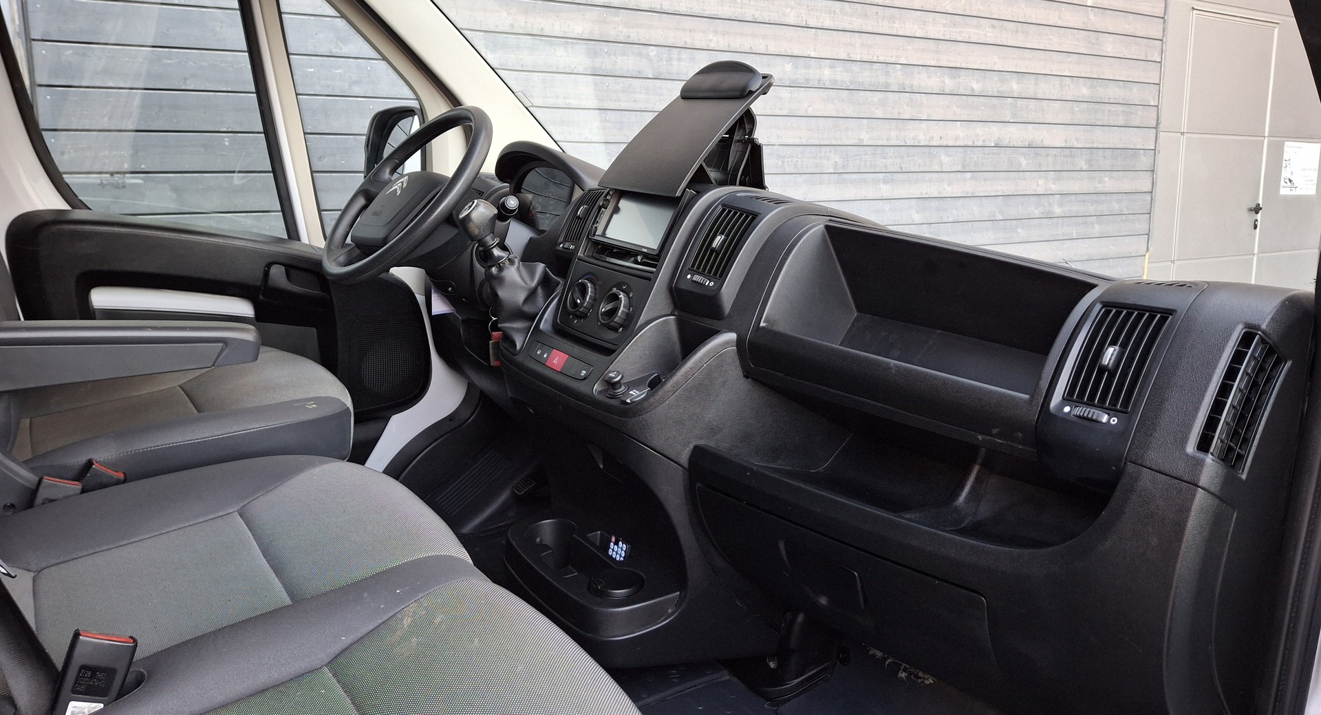 CITROEN Jumper 30 2.2 BlueHDi 120 Swiss Edition L1H1-image-11