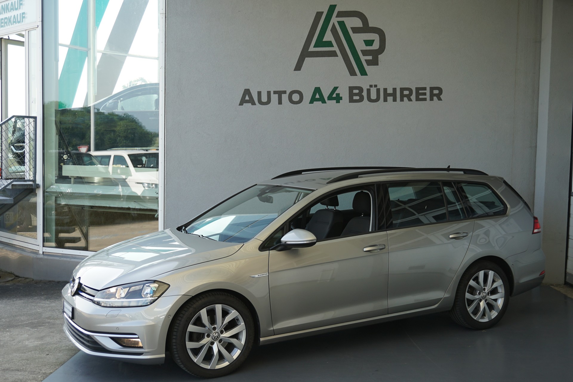VW Golf 1.5 TSI EVO Comfort Variant 130PS DSG-Automat-image-3