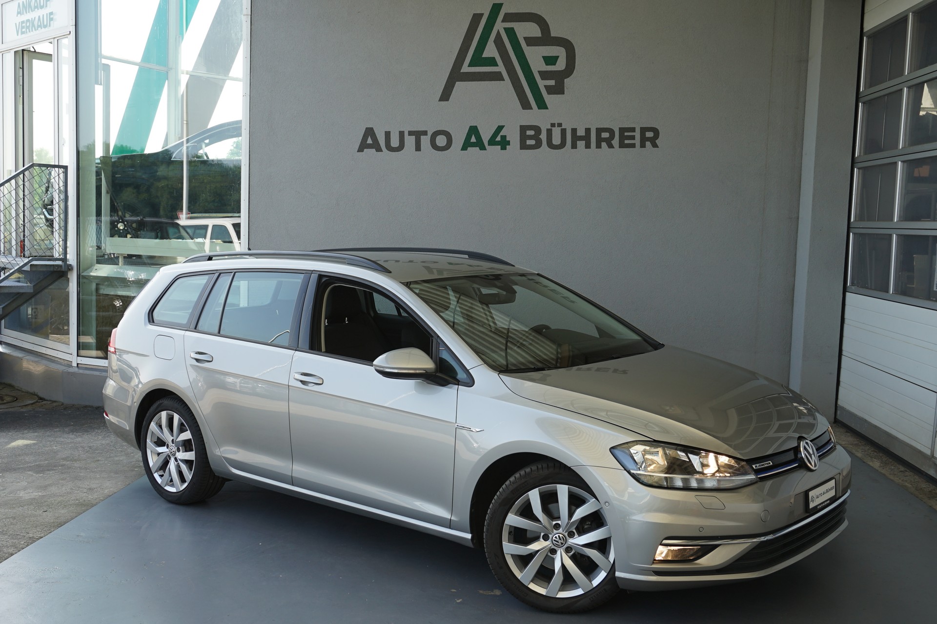 VW Golf 1.5 TSI EVO Comfort Variant 130PS DSG-Automat-image-1
