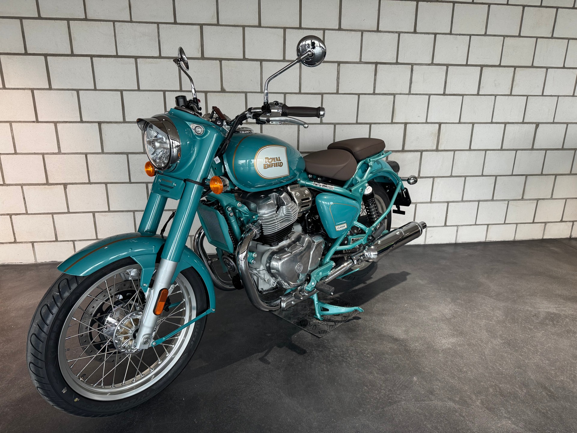 ROYAL ENFIELD Classic 650-showroom-element-2