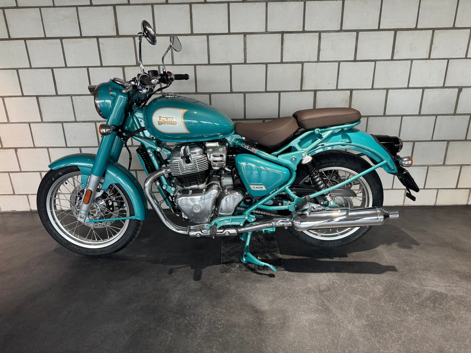 ROYAL ENFIELD Classic 650-showroom-element-3