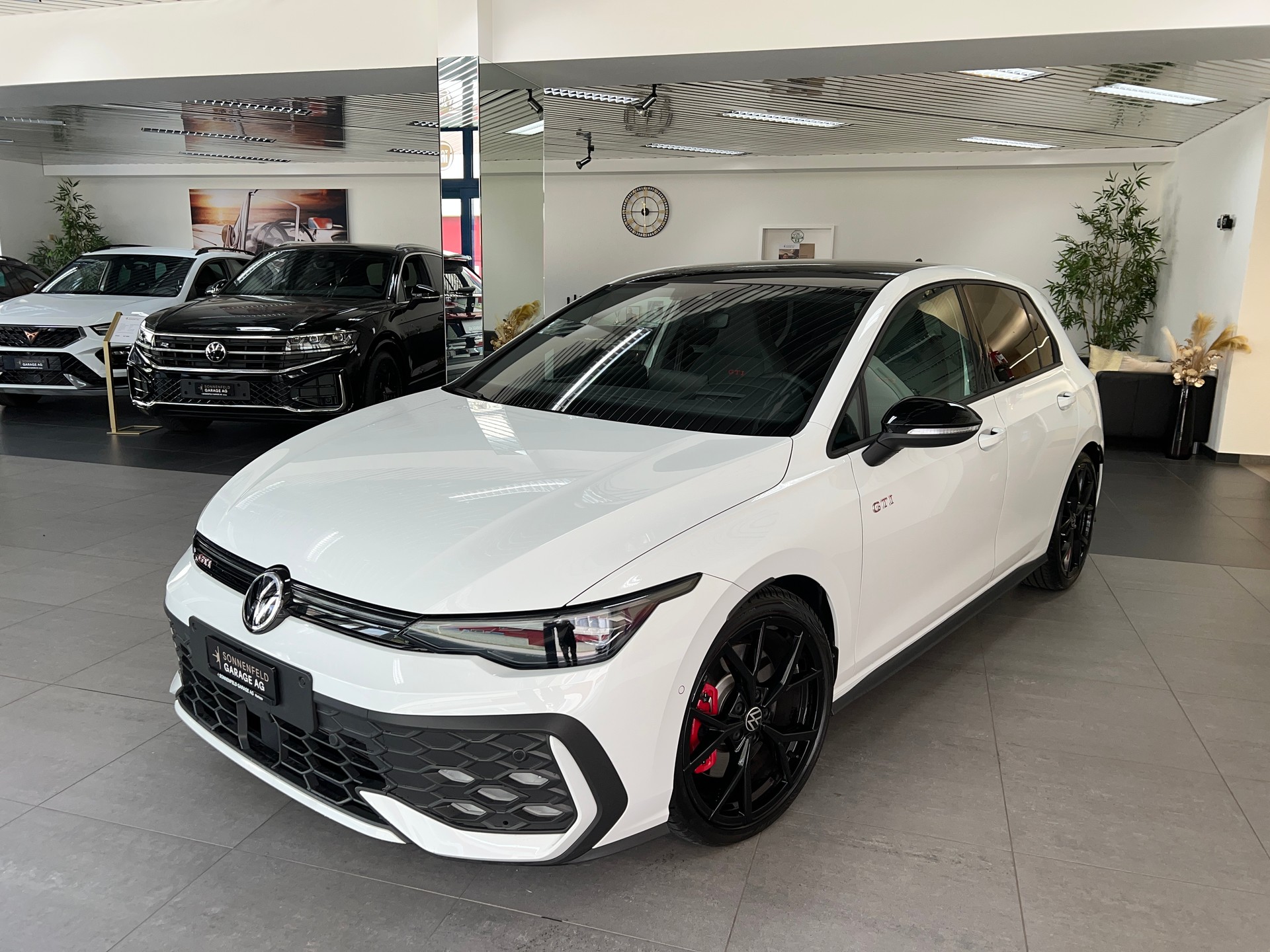 VW Golf 2.0 TSI GTI DSG / Neustes Model / 4.3% Leasing-image-3