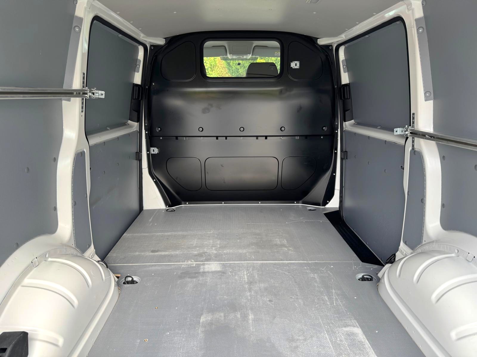 VW T6.1 2.0 TDI DSG-image-17