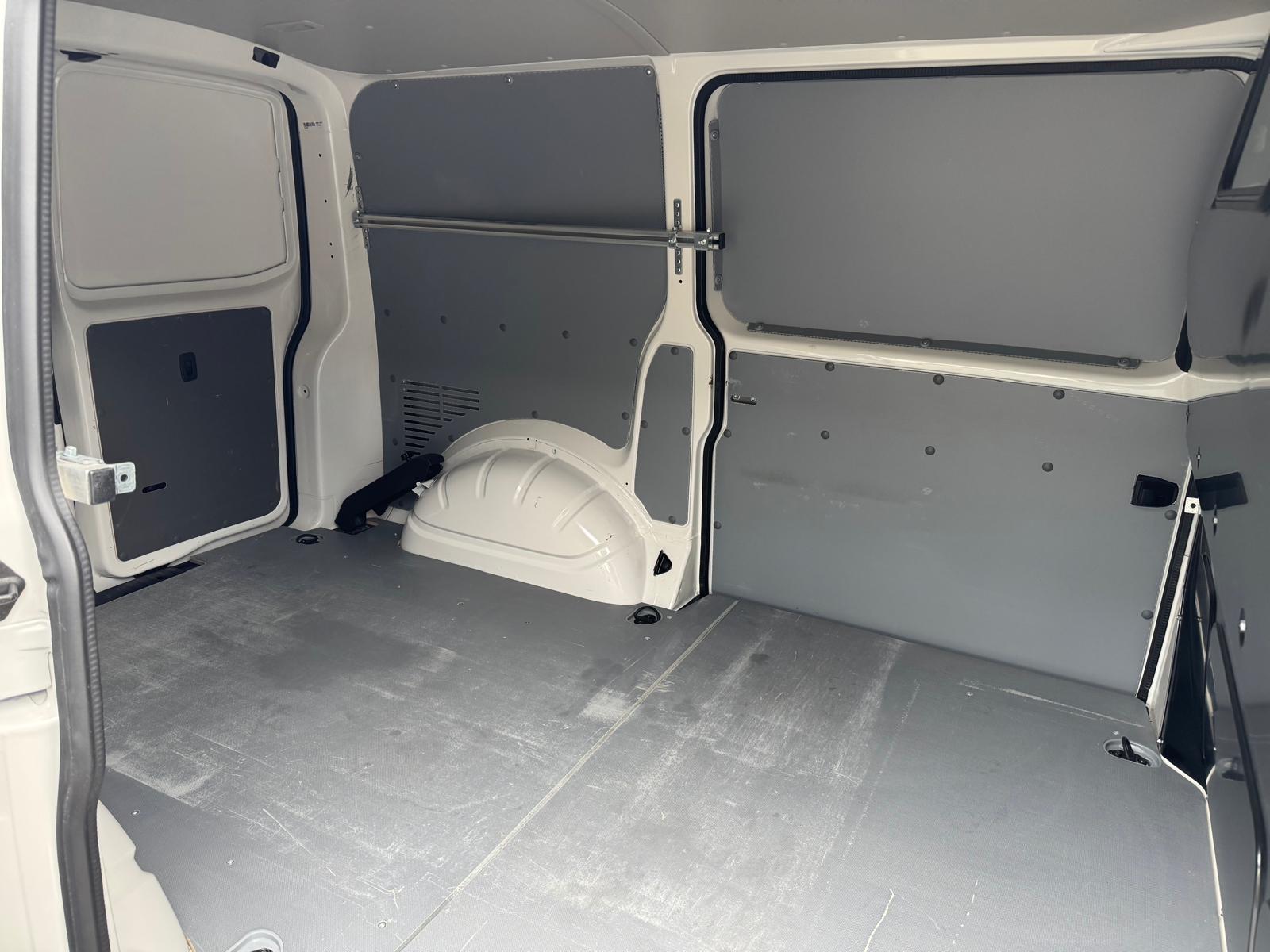 VW T6.1 2.0 TDI DSG-image-8