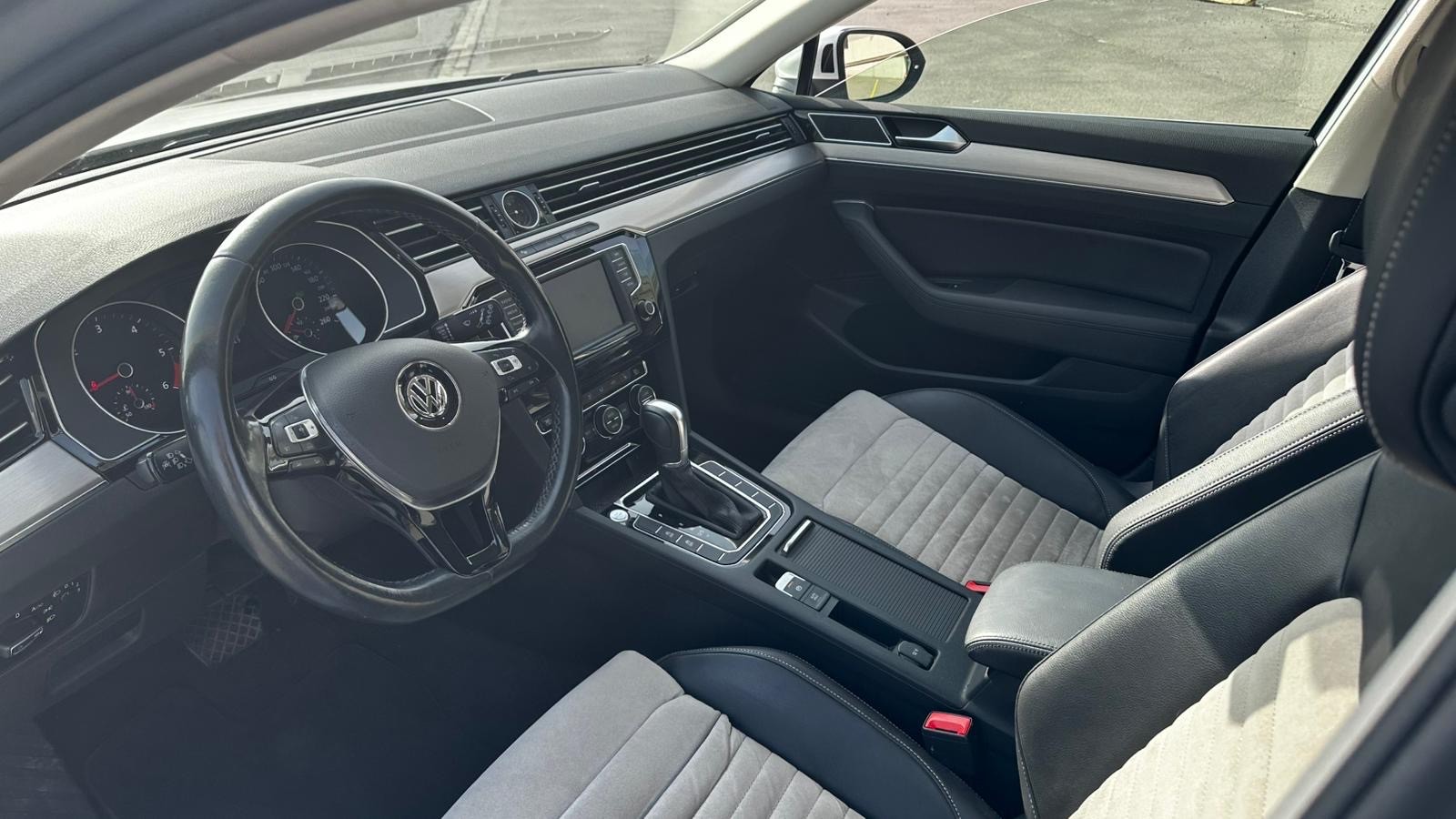 VW Passat Variant 2.0 TDI BMT Comfortline DSG 4Motion-image-13